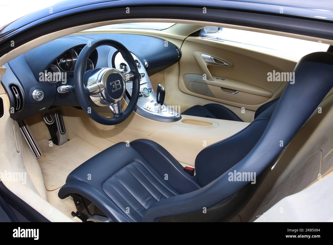 Vista interna della cabina di una Bugatti Veyron Foto Stock