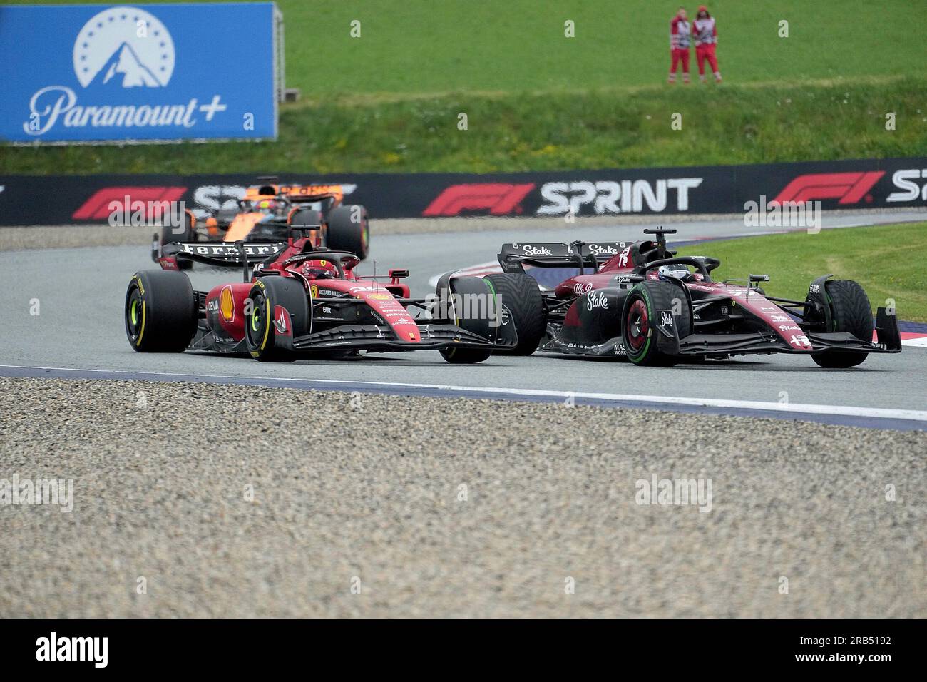1 luglio 2023, Red Bull Ring, Spielberg, Formula 1 Rolex Gran Premio d'Austria 2023, nella foto Valtteri Bottas (fin), Alfa Romeo F1 Team stake, Charles Leclerc (MCO), Scuderia Ferrari Foto Stock