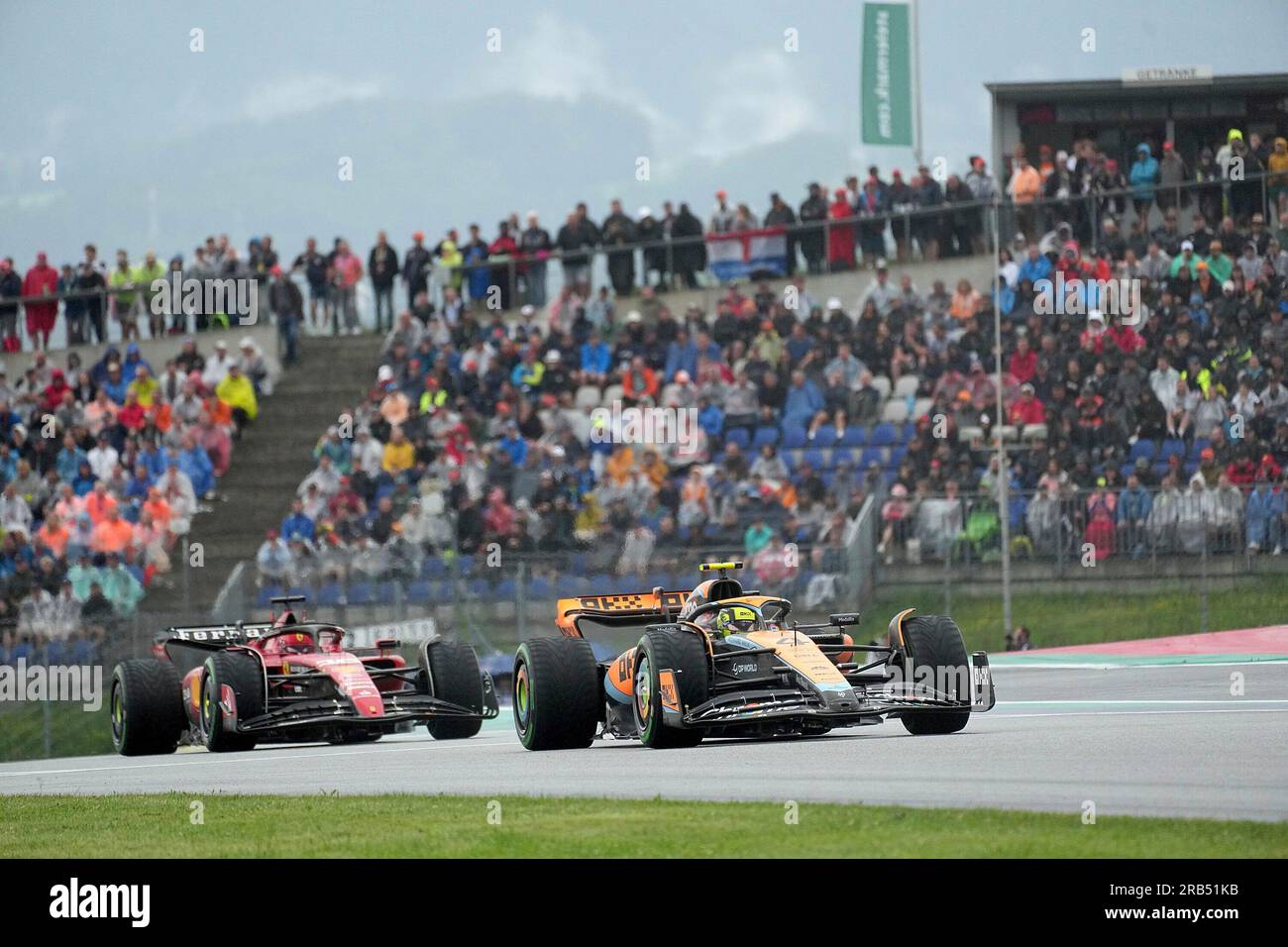 1 luglio 2023, Red Bull Ring, Spielberg, Formula 1 Rolex Gran Premio d'Austria 2023, nella foto Lando Norris (GBR), McLaren F1 Team, Charles Leclerc (MCO), Scuderia Ferrari Foto Stock