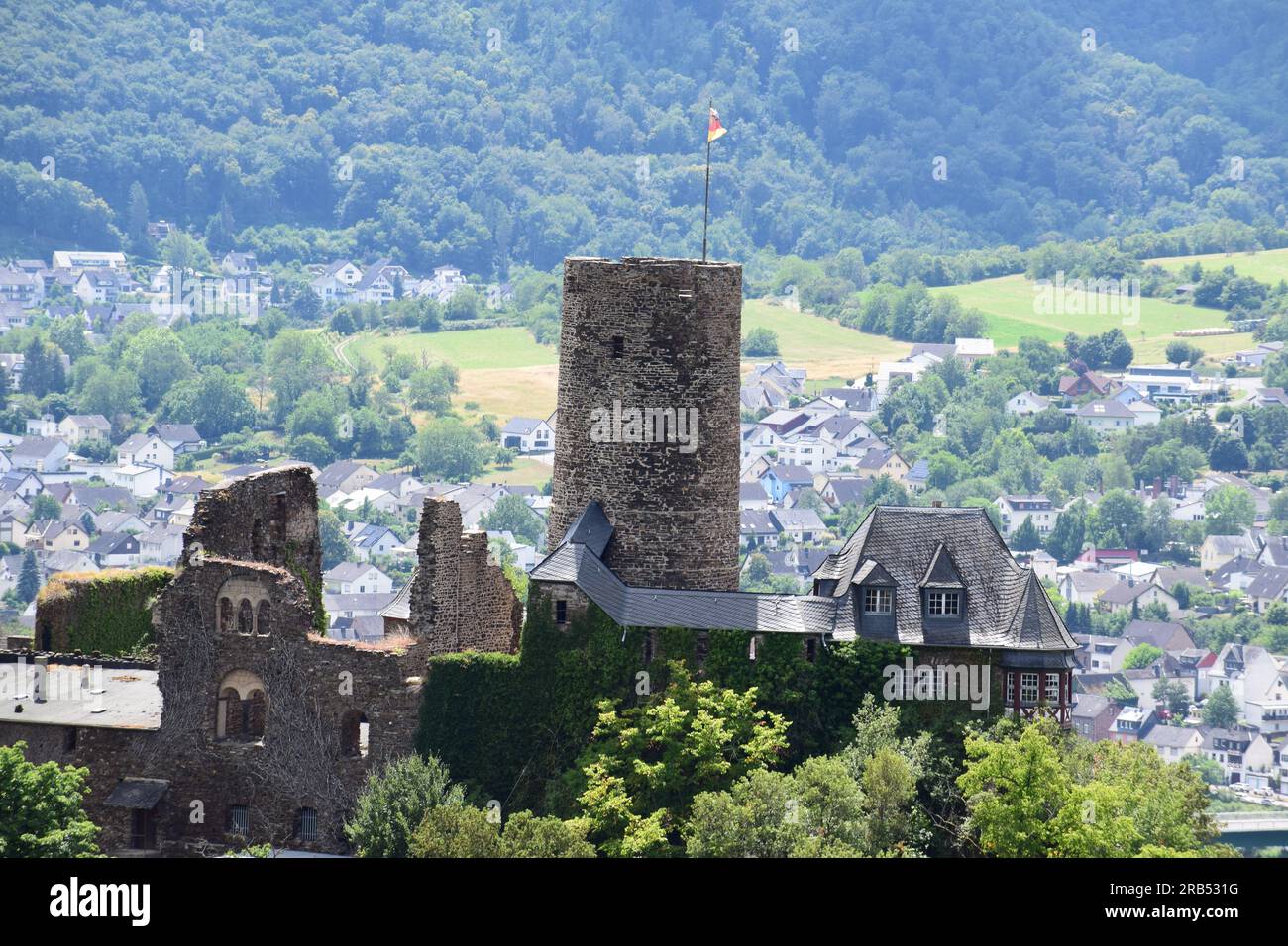 Burg Thurant sopra la Mosel Valley Foto Stock
