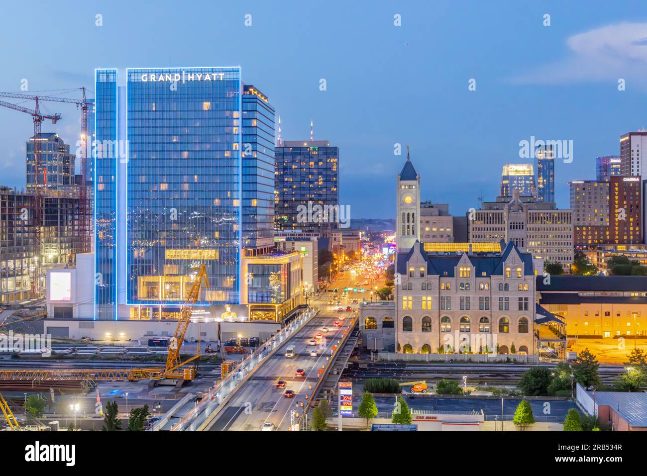 centro di nashville in una notte d'estate Foto Stock