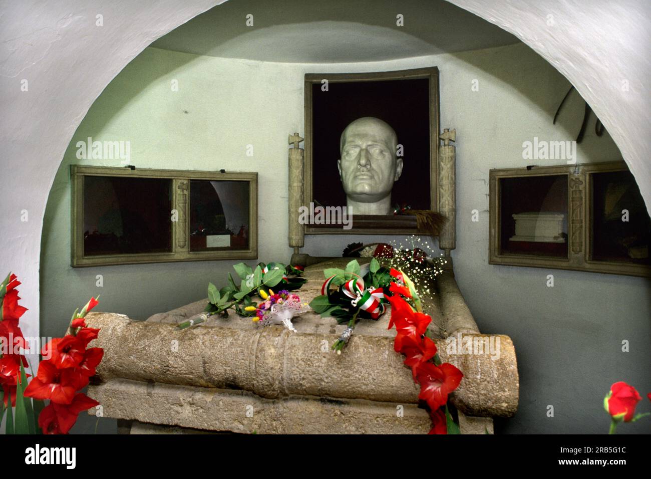 La tomba di Benito Mussolini a Predappio. Emilia Romagna. Italia Foto Stock