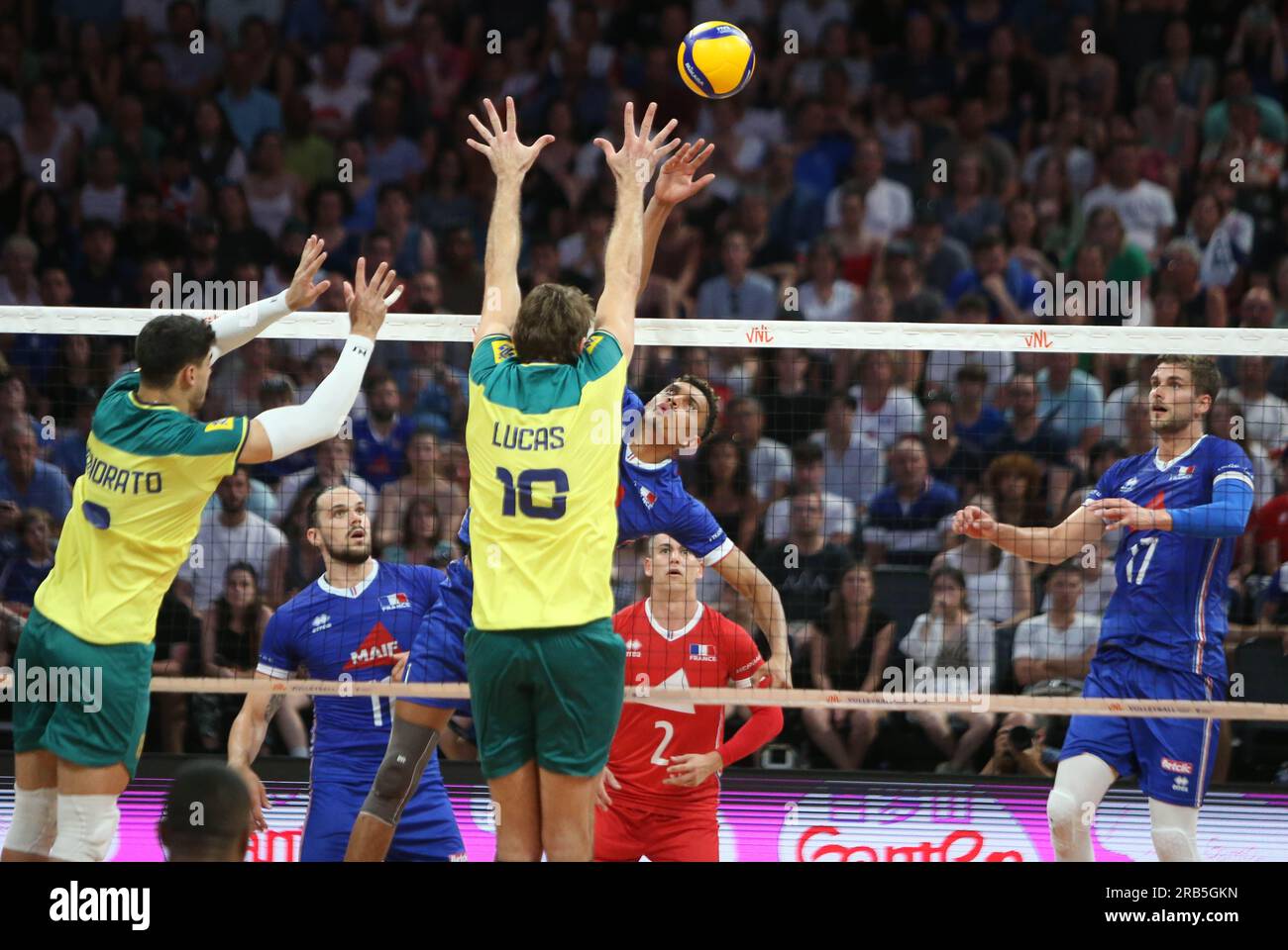 Barthélémy Chinenyeze,Trévor Clévenot , Antoine Brizard di Francia durante la Volleyball Nations League 2023 tra Brasile e Francia il 25 giugno 2023 alla CO'MET Arena di Orleans, Francia - foto Laurent Lairys / DPPI Foto Stock