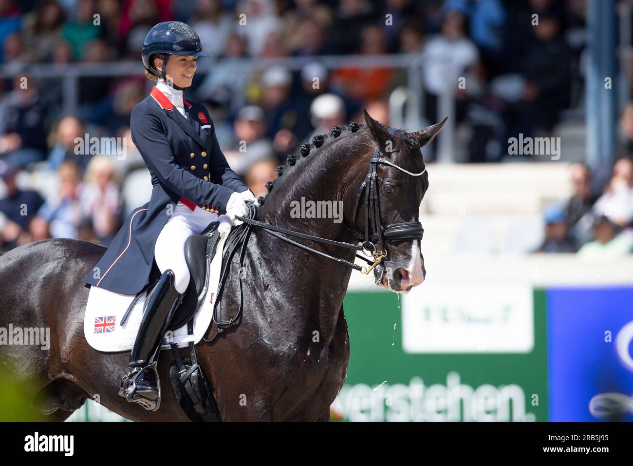 Charlotte FRY (GBR) su Everdale, ride, gioia, dopo il test, dressage D6: Premio MEGGLE, 2° test nella Lambertz Nations Cup, Grand Prix Special CDIO5*, il 01.07.2023, World Equestrian Festival, CHIO Aachen 2022 dal 23,06 . - 02.07.2022 ad Aquisgrana/Germania; Foto Stock