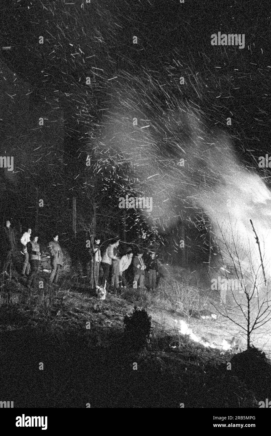 Falò. Italia. anni '70 Foto Stock