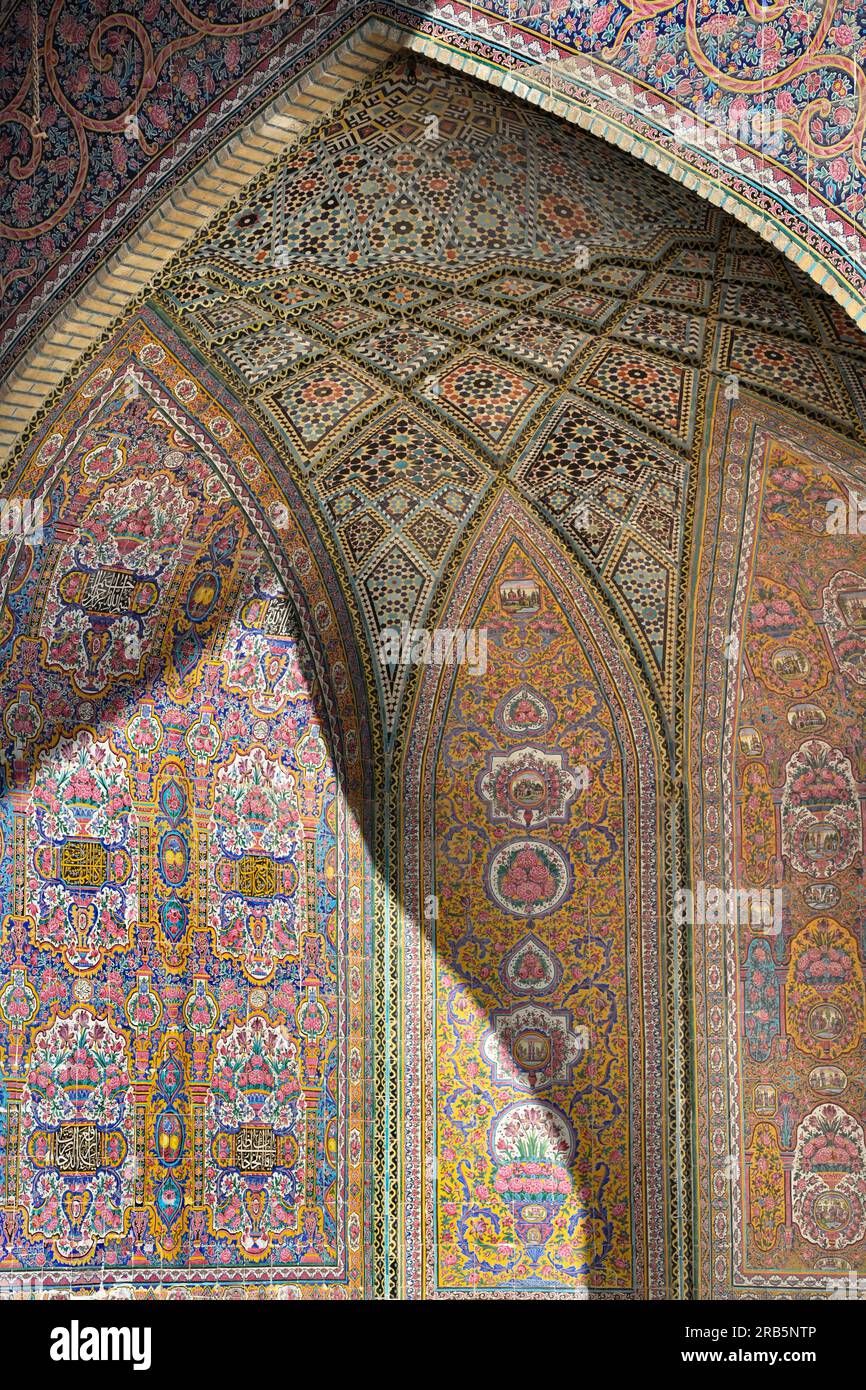 Iran. Shiraz. Decorazioni della moschea Foto Stock