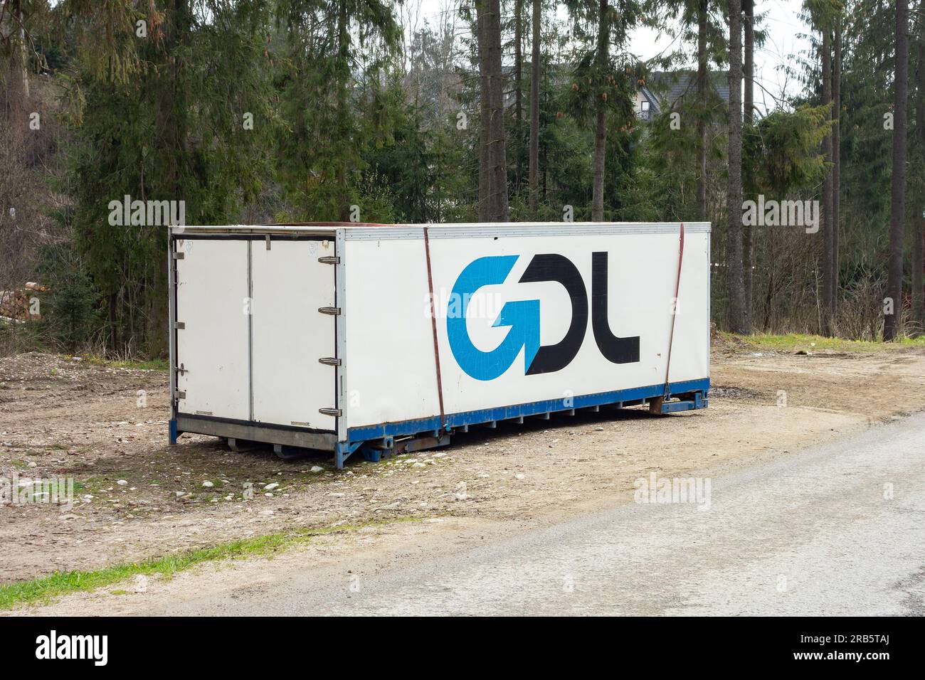 MASCHIO CICHE, POLONIA - 29 APRILE 2023: Custode della GDL Transport Transport Company on the Ground Foto Stock