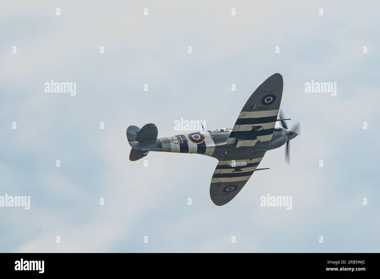 Royal Air Force Battle of Britain Memorial Flight (BBMF) Spitfire display al RAF Cosford Air