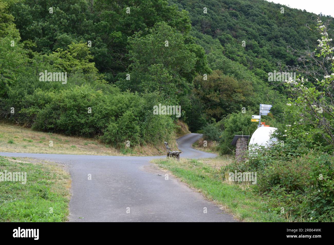 Antica chiesa pellegrina Bleidenberg sopra Oberfell Foto Stock