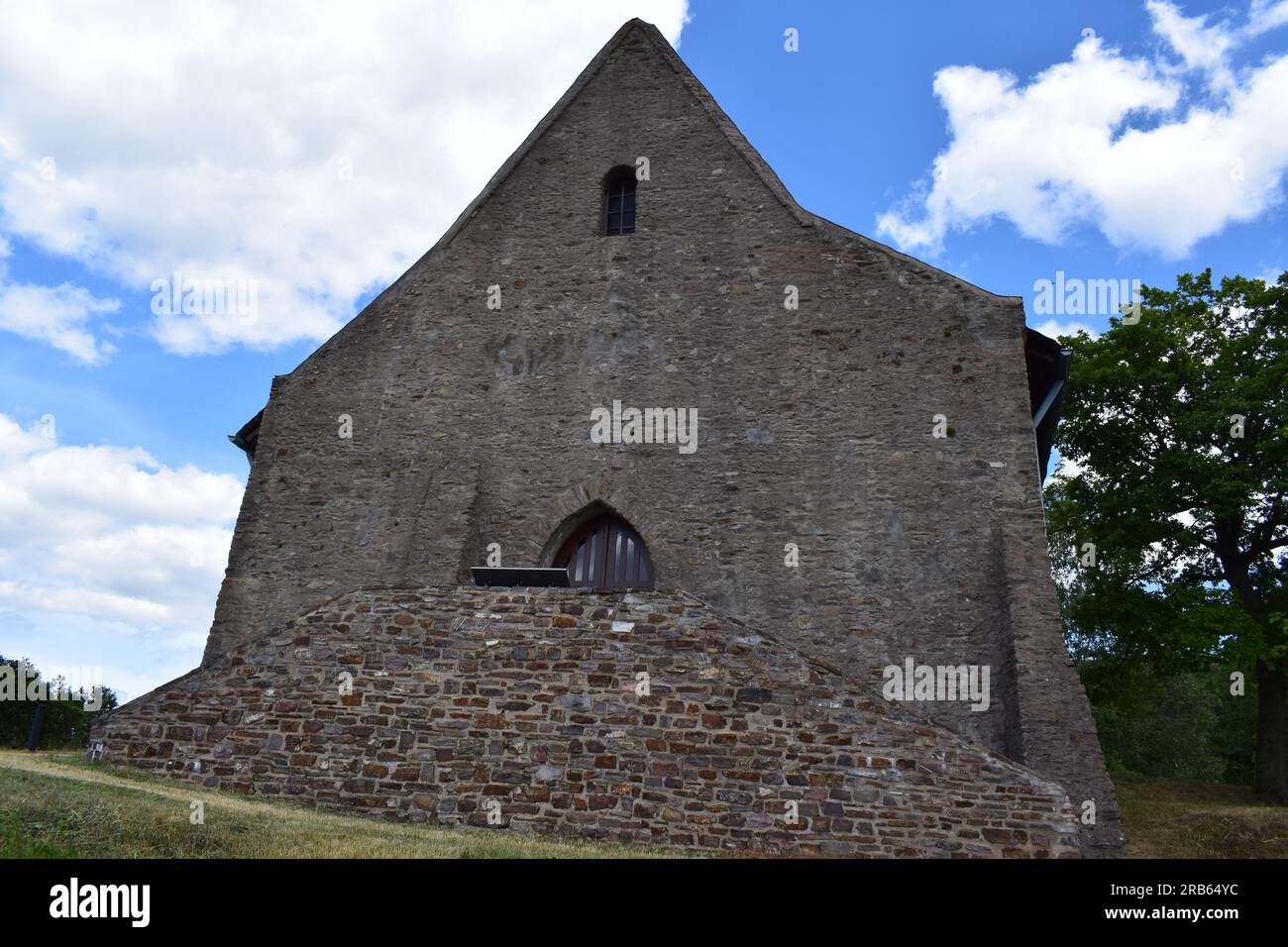 Antica chiesa pellegrina Bleidenberg sopra Oberfell Foto Stock