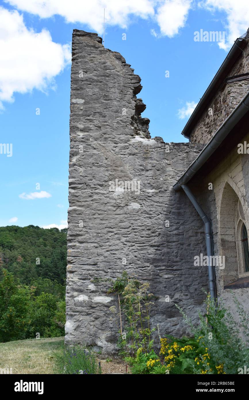 Antica chiesa pellegrina Bleidenberg sopra Oberfell Foto Stock