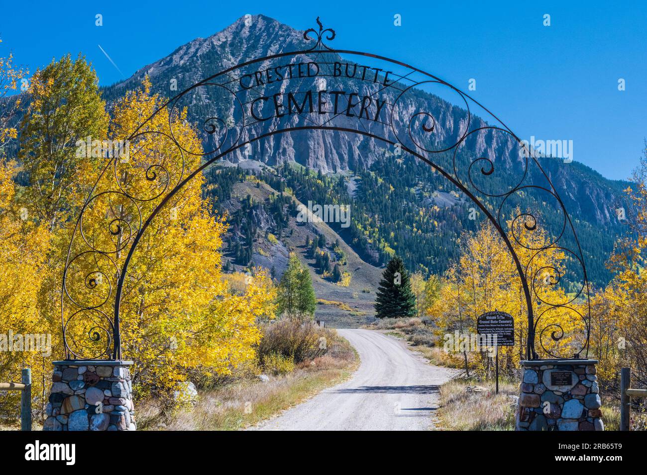 Colore autunnale al Crested Butte Cemetery in Colorado. Foto Stock