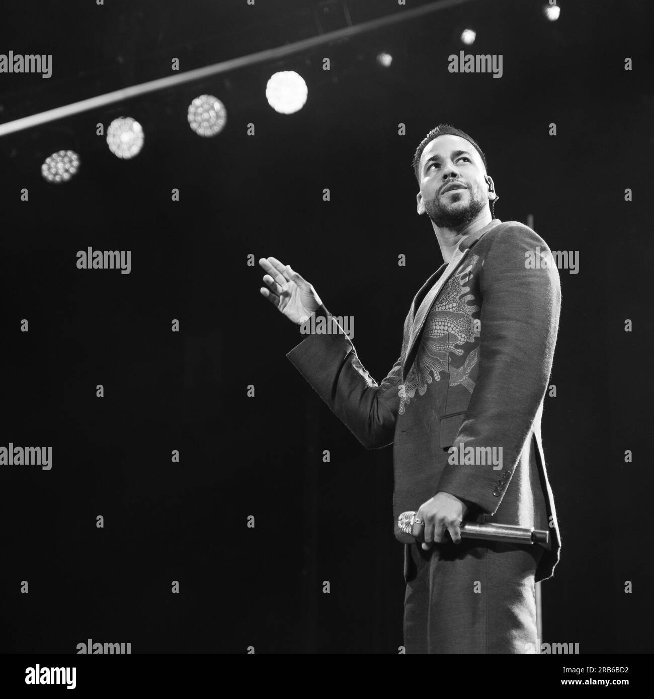 Il cantante americano Romeo Santos si esibisce sul palco al WiZink Center il 7 luglio 2023 a Madrid, in Spagna. Foto Stock