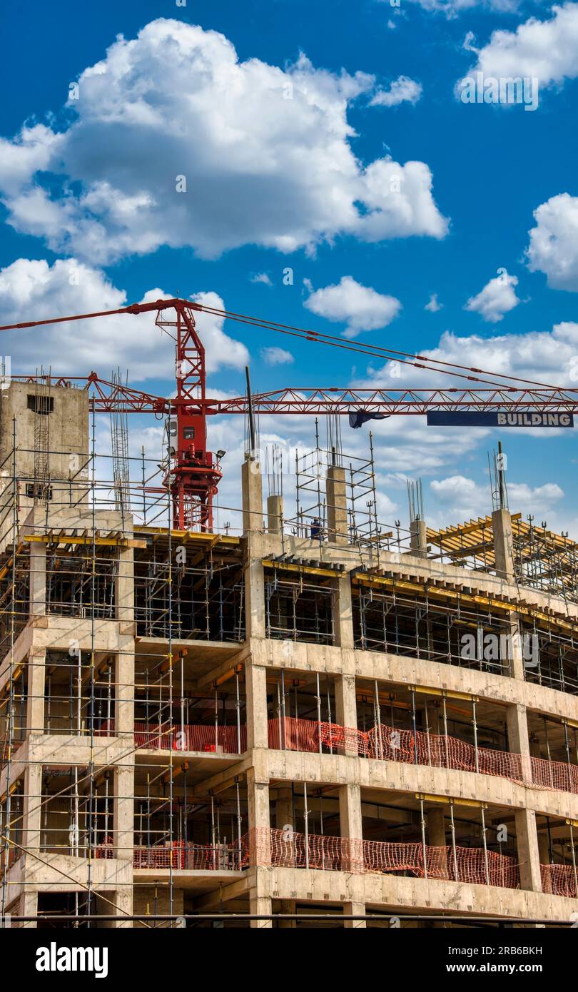 Costruzione in corso sul sito di un edificio a più piani in Africa Foto Stock