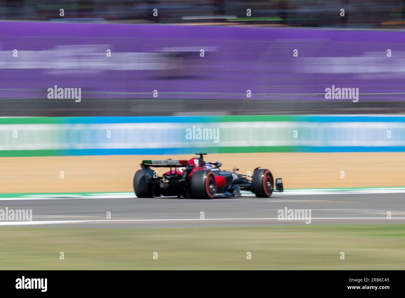 SILVERSTONE, REGNO UNITO - 7 LUGLIO 2023 - FORMULA 1 ARAMCO GRAN PREMIO DI GRAN BRETAGNA 2023 - VALTTERI BOTTAS (FINLANDIA) - PALCO DEL TEAM ALFA ROMEW F1 Foto Stock