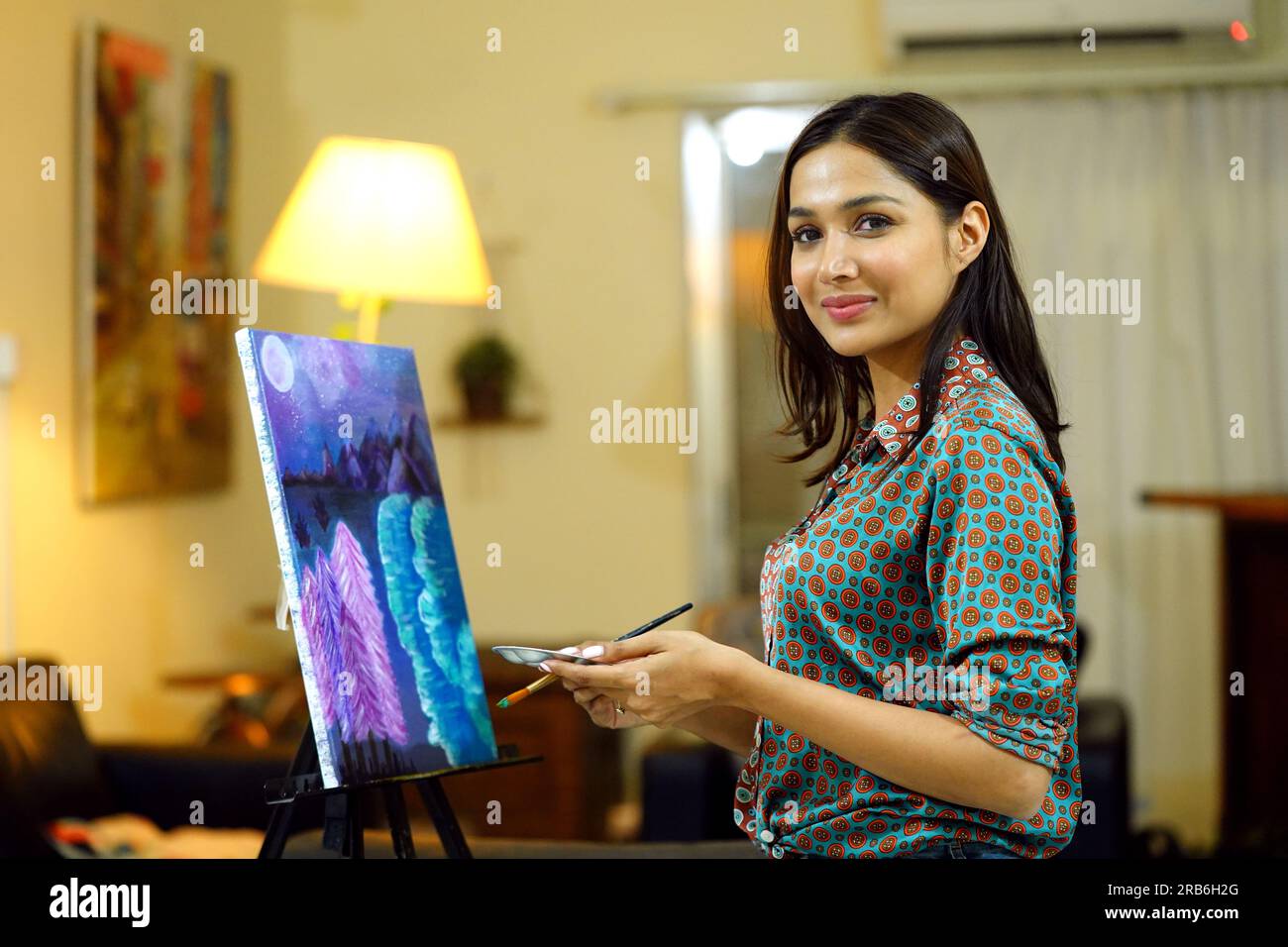Krystle Fernandes, un ex assistente di volo, diventato dirigente di sviluppo aziendale di Goa India, che ha recentemente vinto un concorso di bellezza a Doha in Qatar Foto Stock