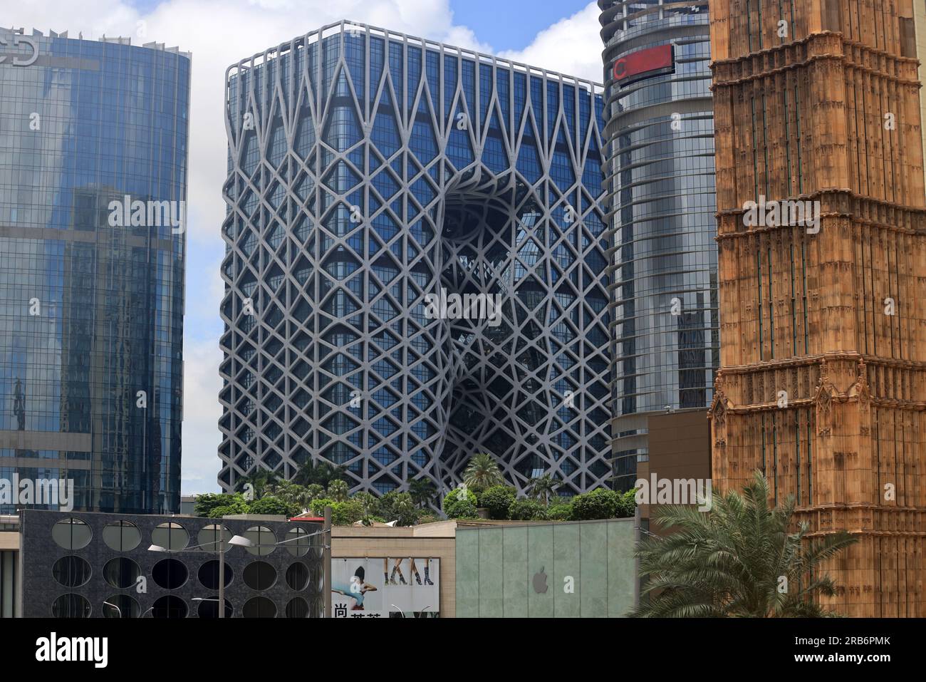 Macao, Cina 2 luglio 2023: Esterno della città dei sogni. Si tratta di un casinò e resort gestito da Melco Resorts and Entertainment Limited Foto Stock