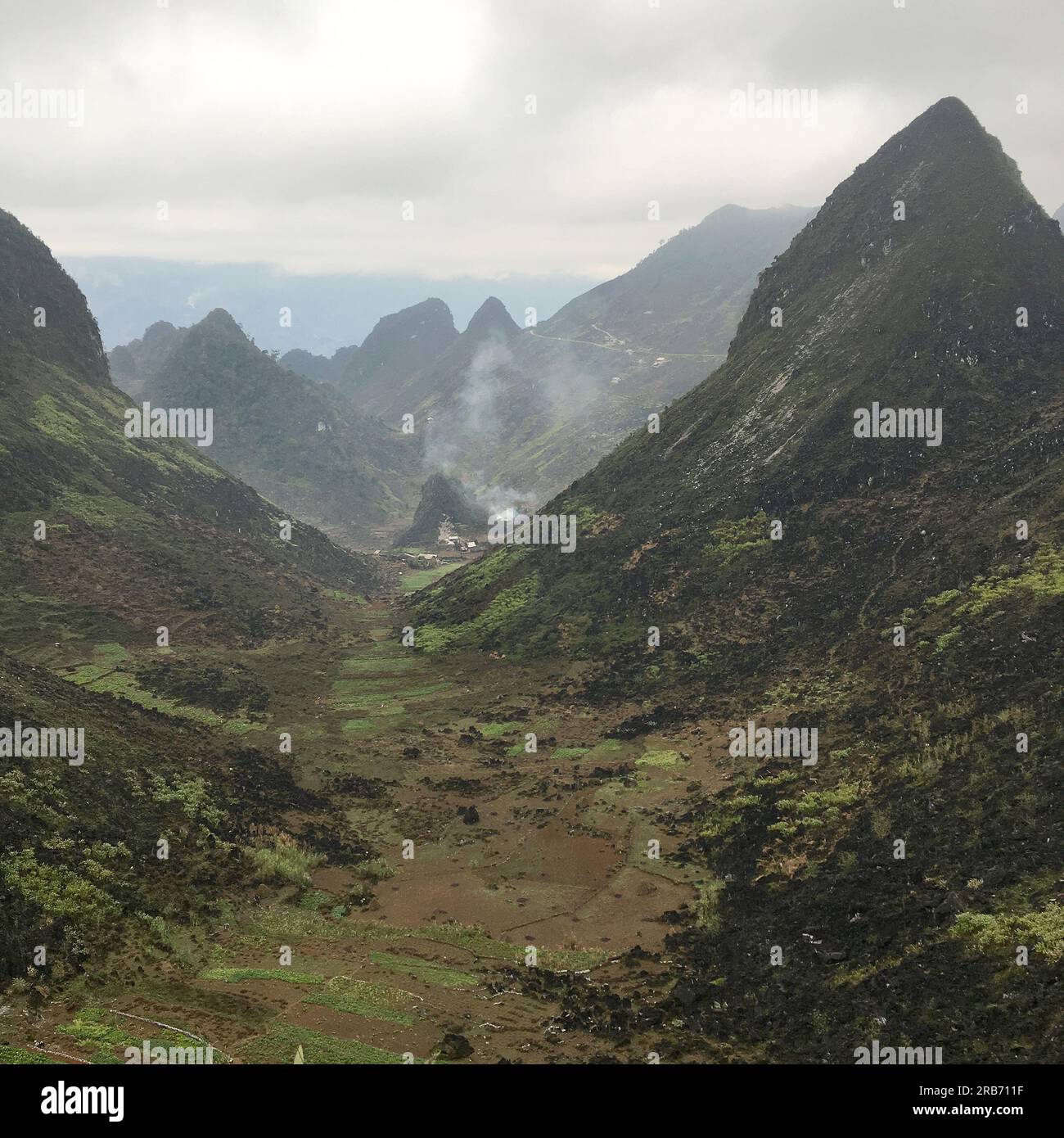 Phong cảnh cao Nguyên đá Đồng Văn, Hà Giang, Vietnam. Paesaggio dell'altopiano di Dong Van geopark. 越南旅游, वियतनाम पर्यटन, 베트남 관광, ベトナム観光, ឌូលីច វៀតណាម, Foto Stock