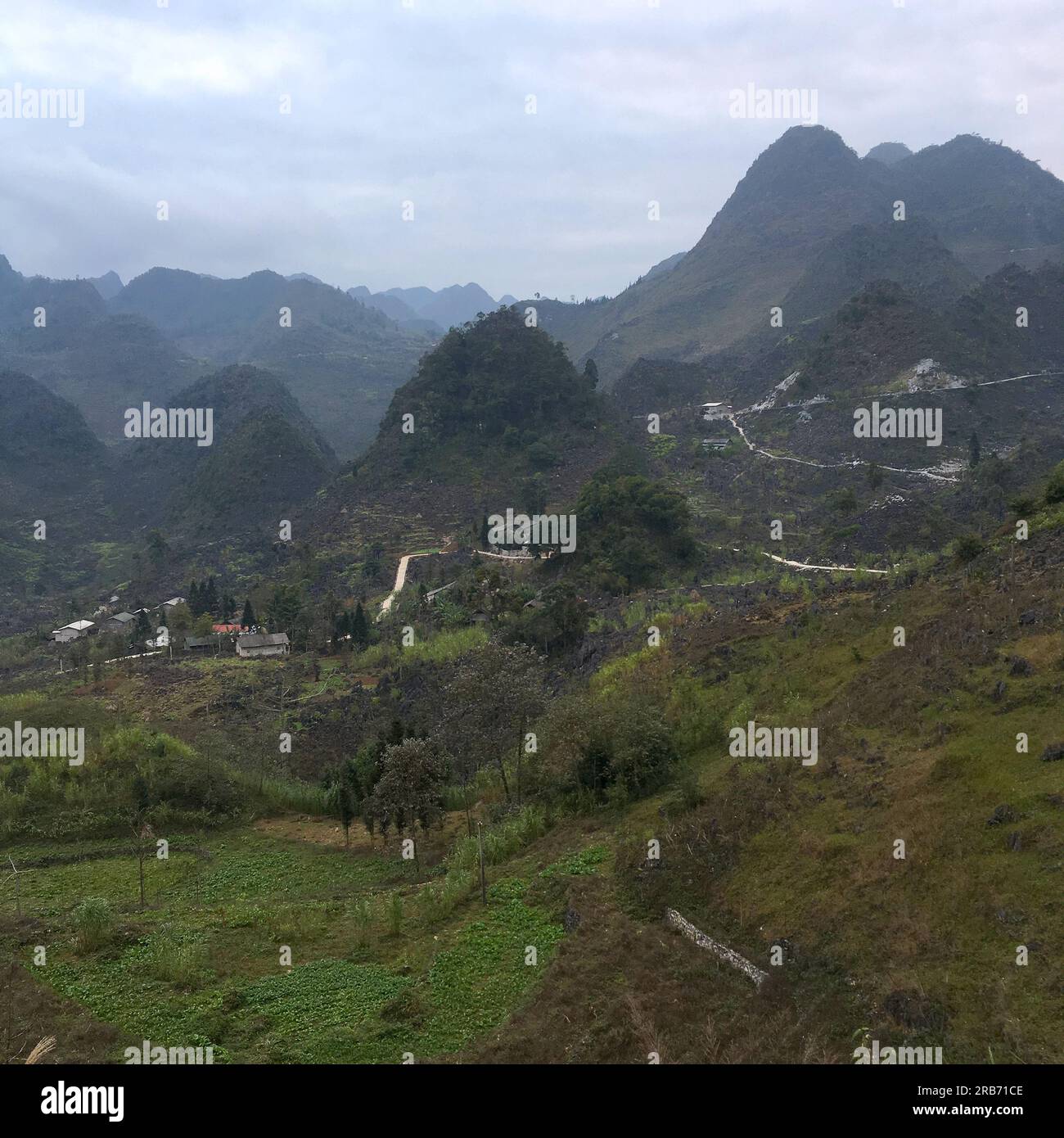 Phong cảnh cao Nguyên đá Đồng Văn, Hà Giang, Vietnam. Paesaggio dell'altopiano di Dong Van geopark. 越南旅游, वियतनाम पर्यटन, 베트남 관광, ベトナム観光, ឌូលីច វៀតណាម, Foto Stock