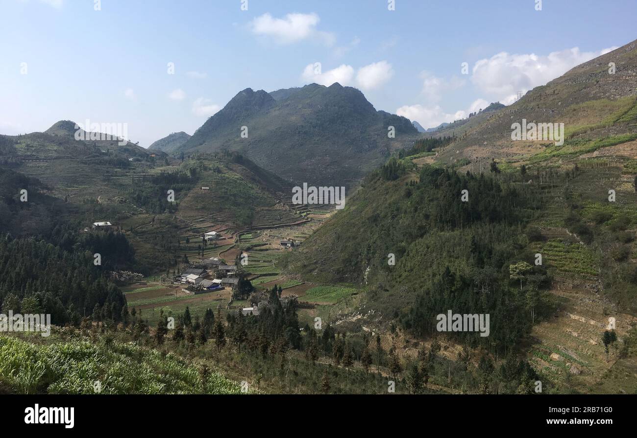 Phong cảnh cao Nguyên đá Đồng Văn, Hà Giang, Vietnam. Paesaggio dell'altopiano di Dong Van geopark. 越南旅游, वियतनाम पर्यटन, 베트남 관광, ベトナム観光, ឌូលីច វៀតណាម, Foto Stock