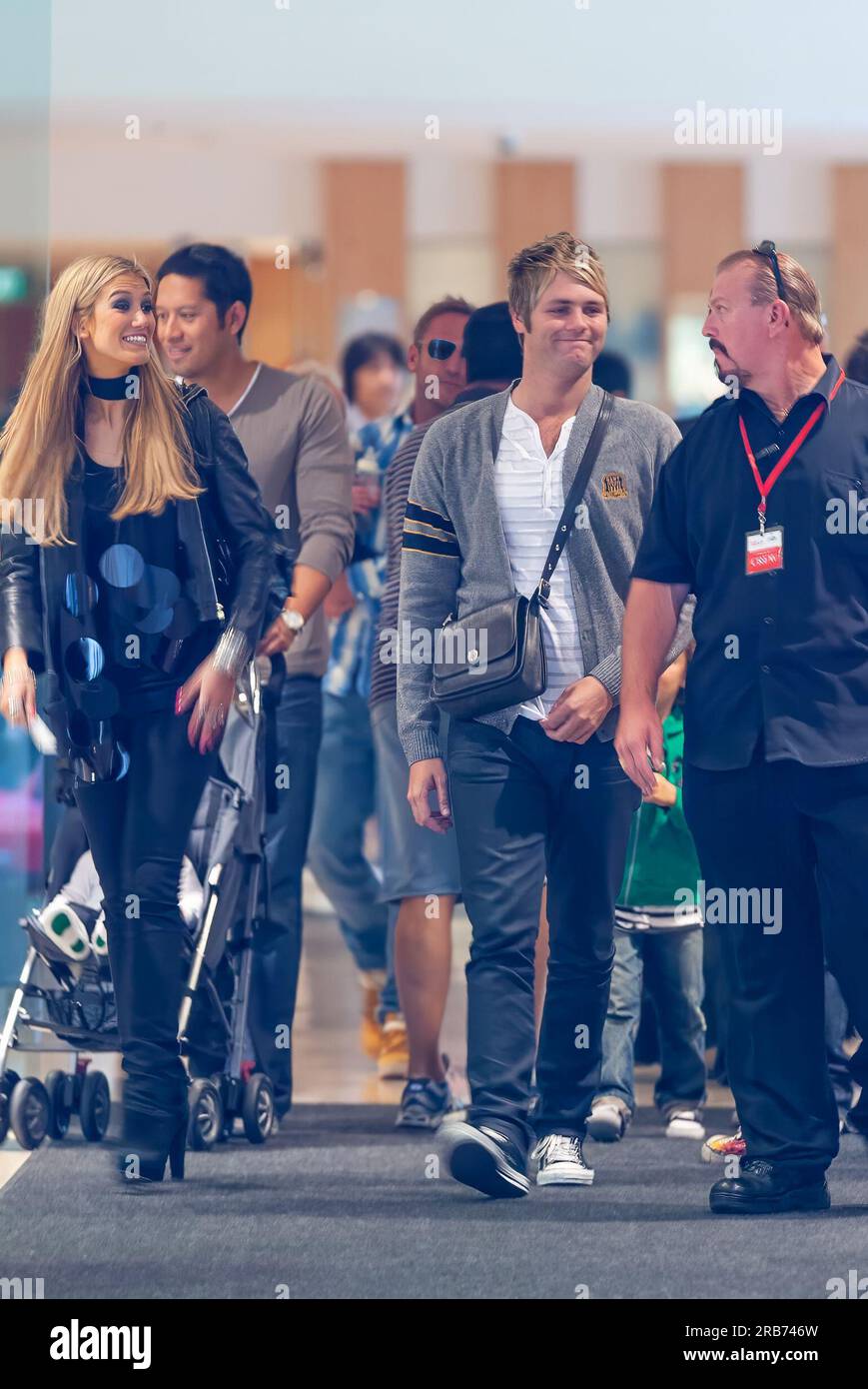 Delta Goodrem e Brian McFadden avvistarono a Sydney con una guardia del corpo Foto Stock