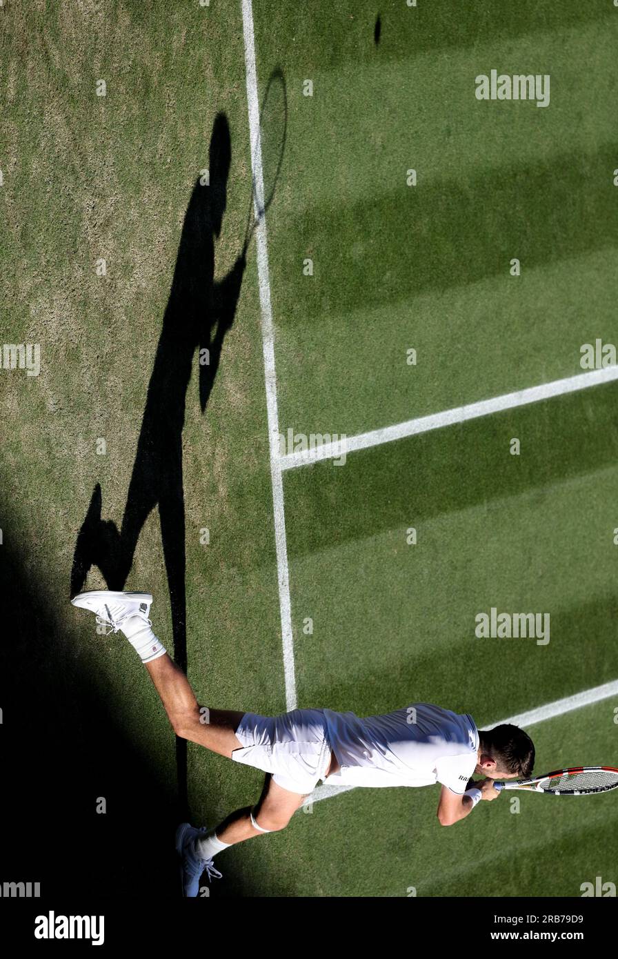 Londra, Regno Unito. 7 luglio 2023. La foto ruotata di 90 gradi mostra che Cameron Norrie del Regno Unito gareggia durante il secondo turno di singolare maschile tra Christopher Eubanks degli Stati Uniti e Cameron Norrie del Regno Unito al Wimbledon Tennis Championships di Londra, Regno Unito, 7 luglio 2023. Credito: Han Yan/Xinhua/Alamy Live News Foto Stock