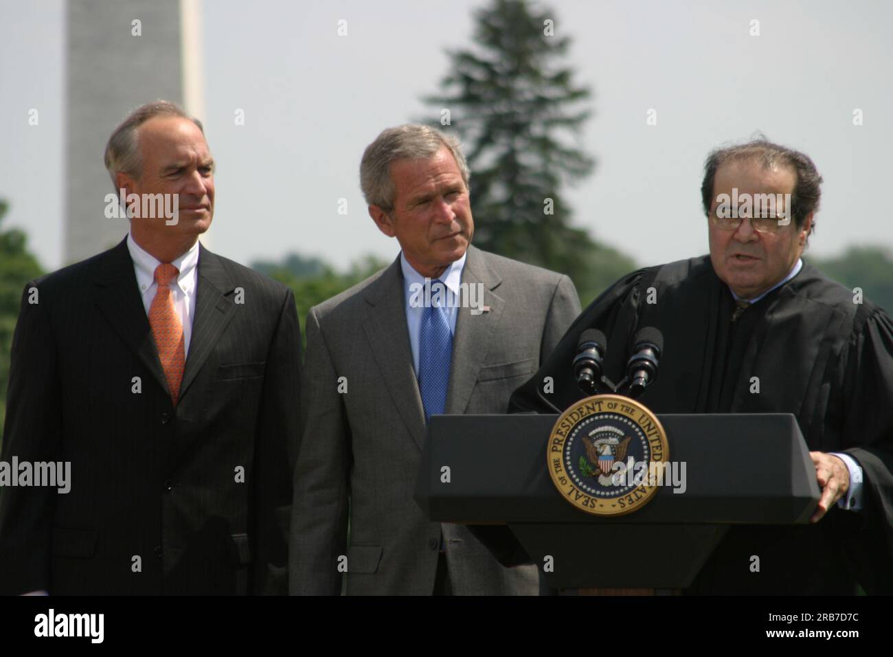 Dirk Kempthorne giurò come Segretario degli interni alla cerimonia della Casa Bianca guidata dal presidente George W. Bush, giudice della Corte Suprema Antonin Scalia Foto Stock