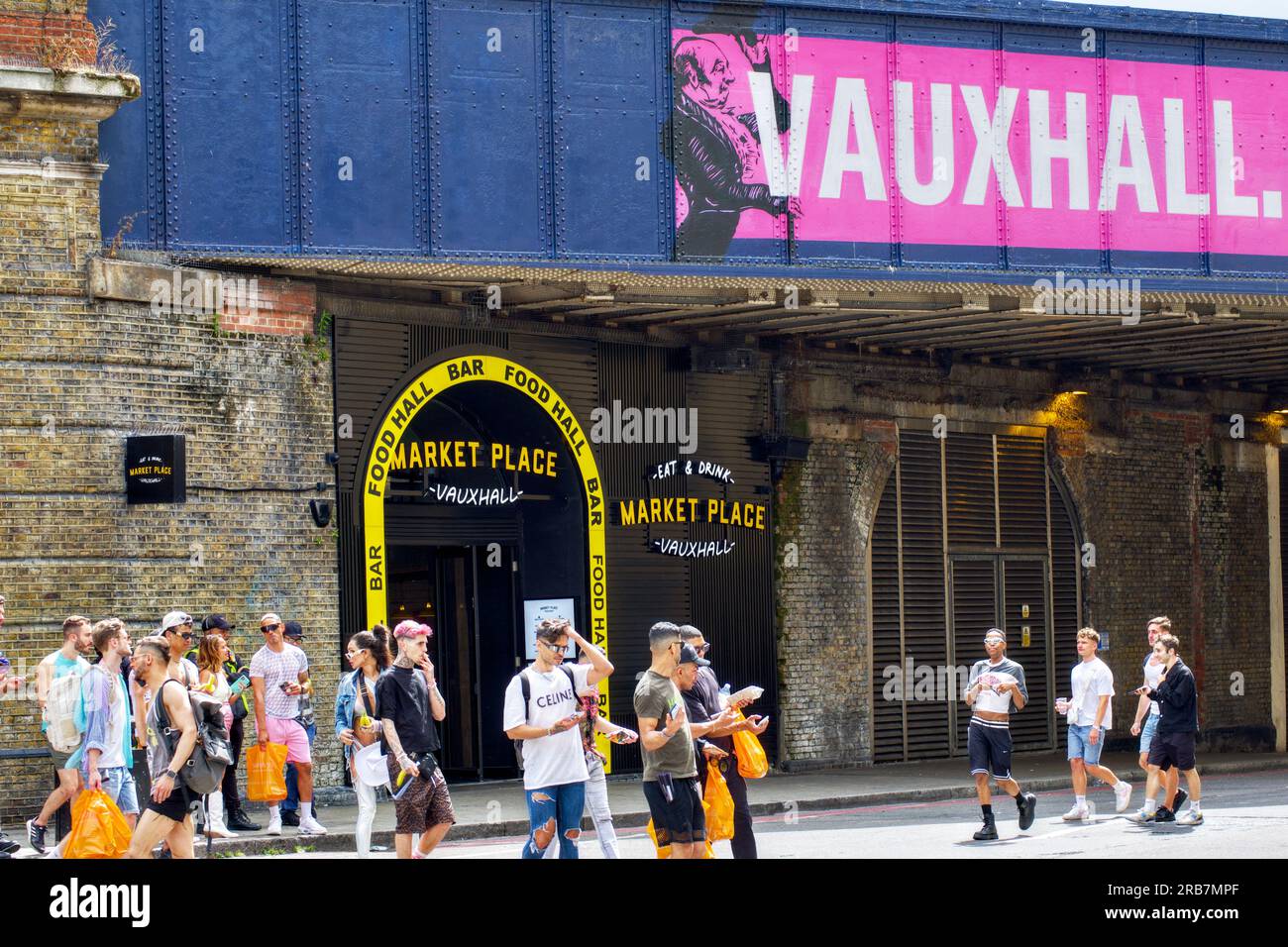 Vauxhall Cross Transport Hub, Vauxhall, Borough of Lambeth, Londra, Inghilterra, REGNO UNITO Foto Stock