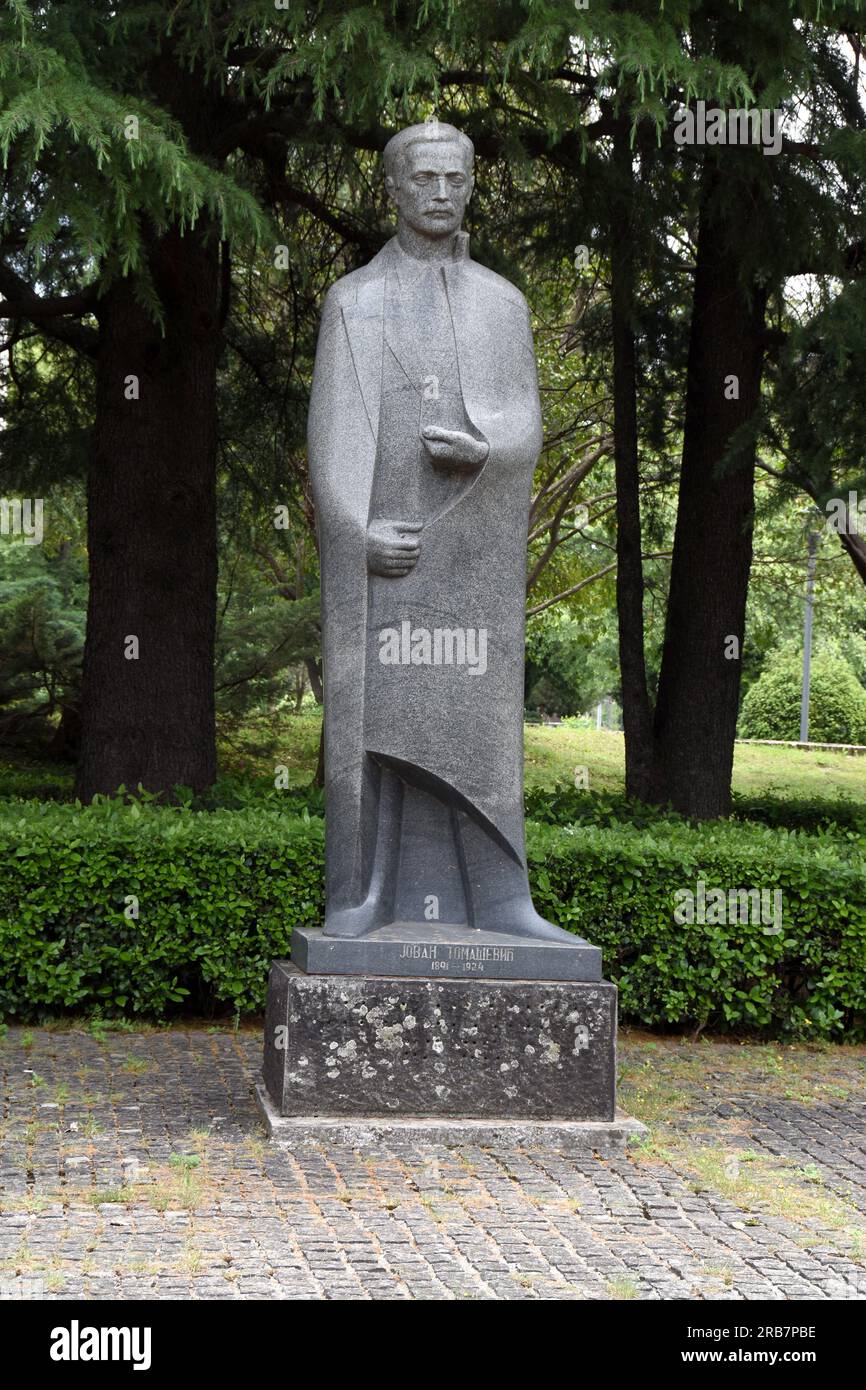 Statua di Jovan Tomasevi, avvocato e fondatore del Partito Comunista del Montenegro. Podgorica, Montenegro Foto Stock