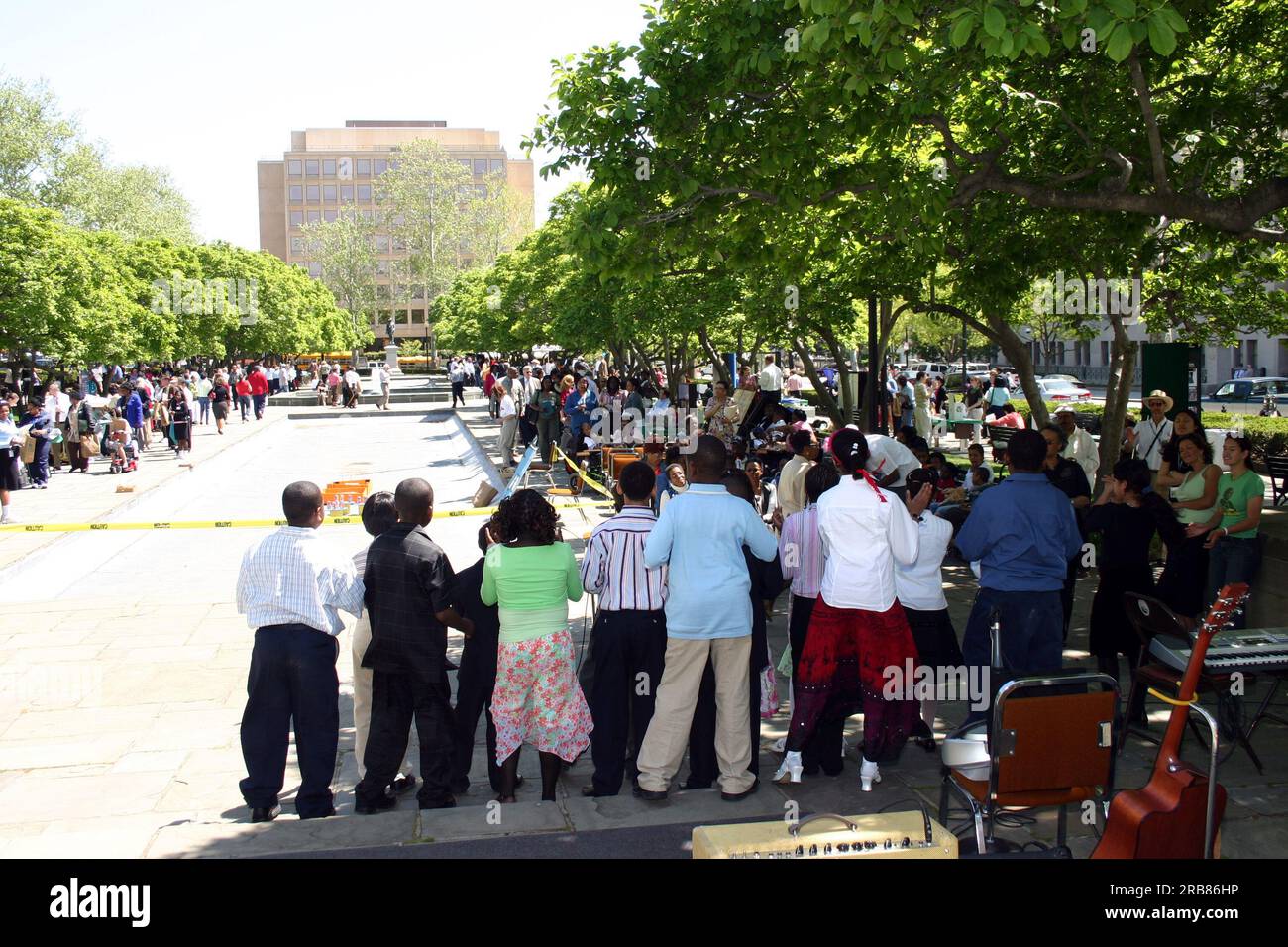 Attività della giornata della Terra all'interno e nei dintorni del National Mall, tra cui il Department of the Interior e altre mostre di agenzie federali Foto Stock