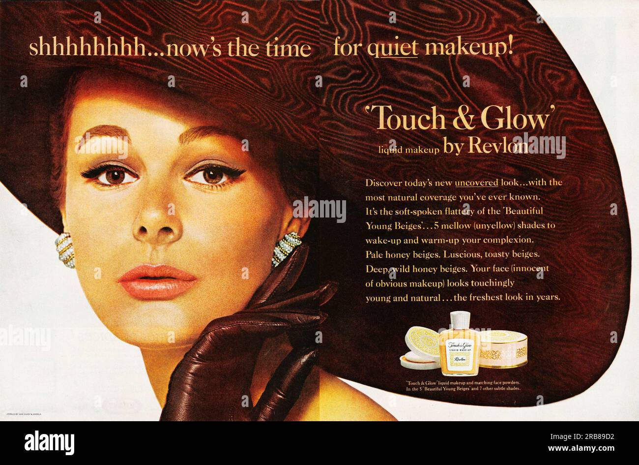 Revlon Touch and Glow Liquid Makeup by Revlon Advert in a Journal Magazine, 1965 Foto Stock