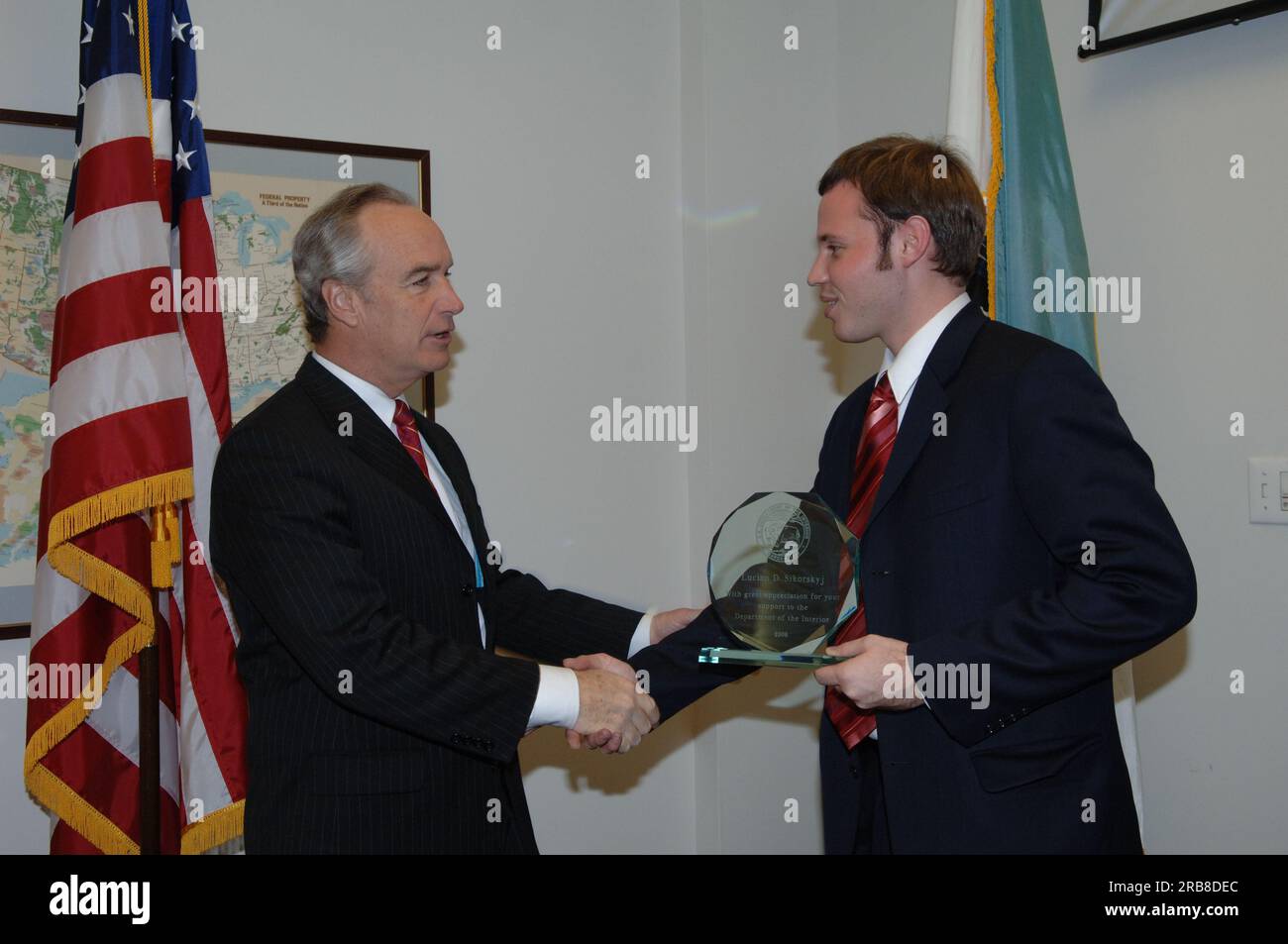 Segretario Dirk Kempthorne con l'onorario degli interni, Lucian Sikorskyj Foto Stock