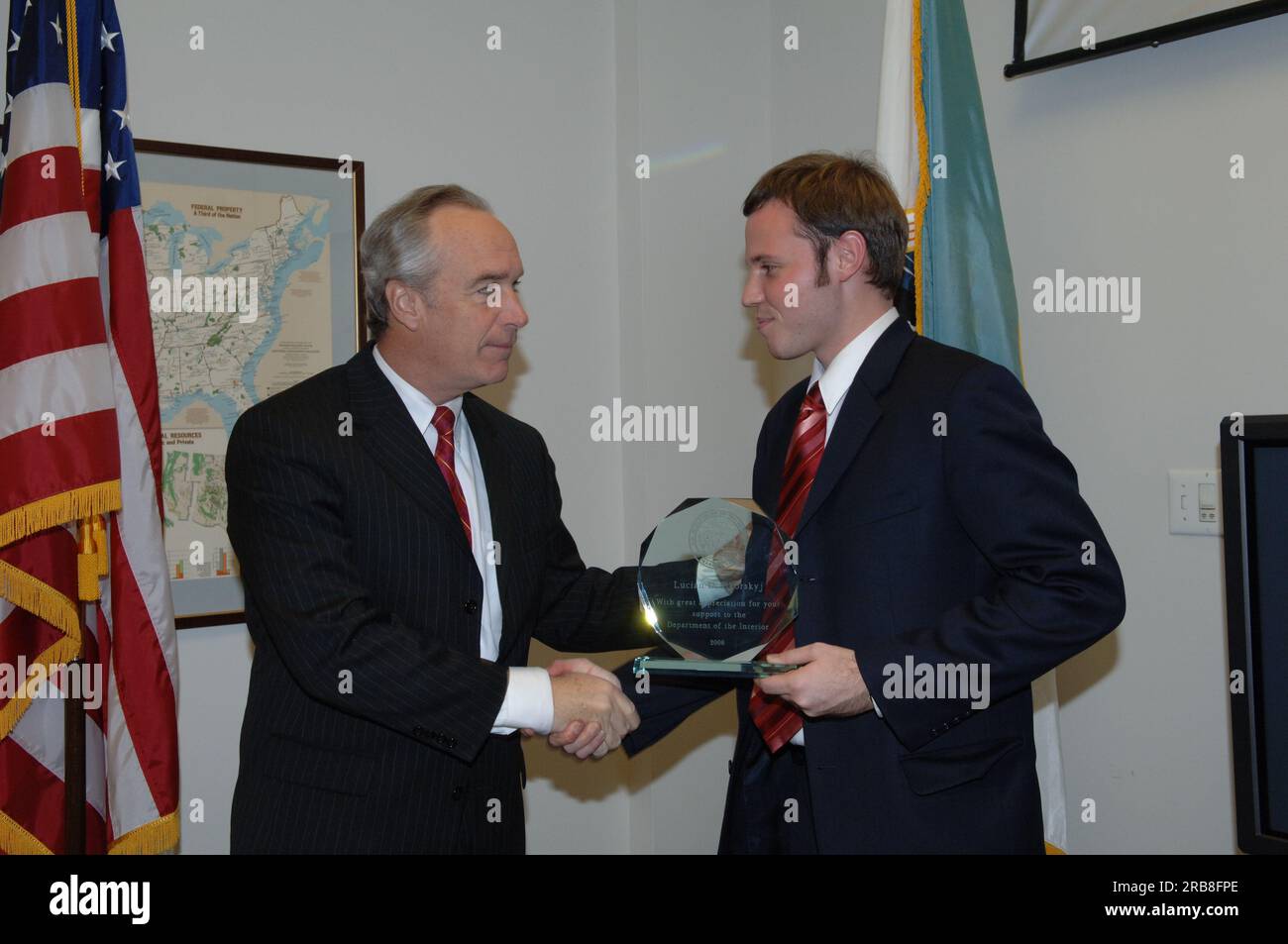 Segretario Dirk Kempthorne con l'onorario degli interni, Lucian Sikorskyj Foto Stock