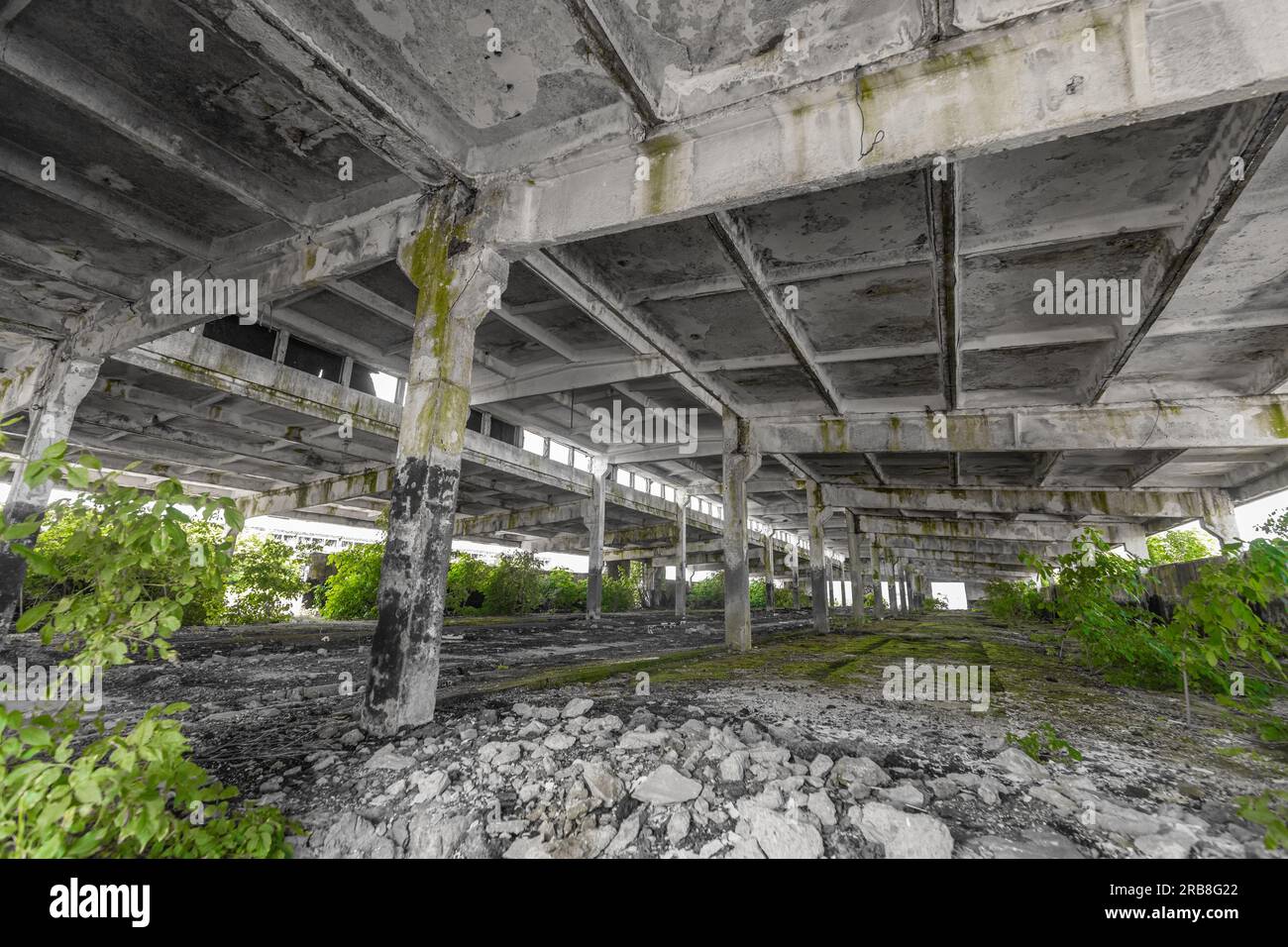 Interno dell'edificio abbandonato. Rovine di una fabbrica industriale Foto Stock