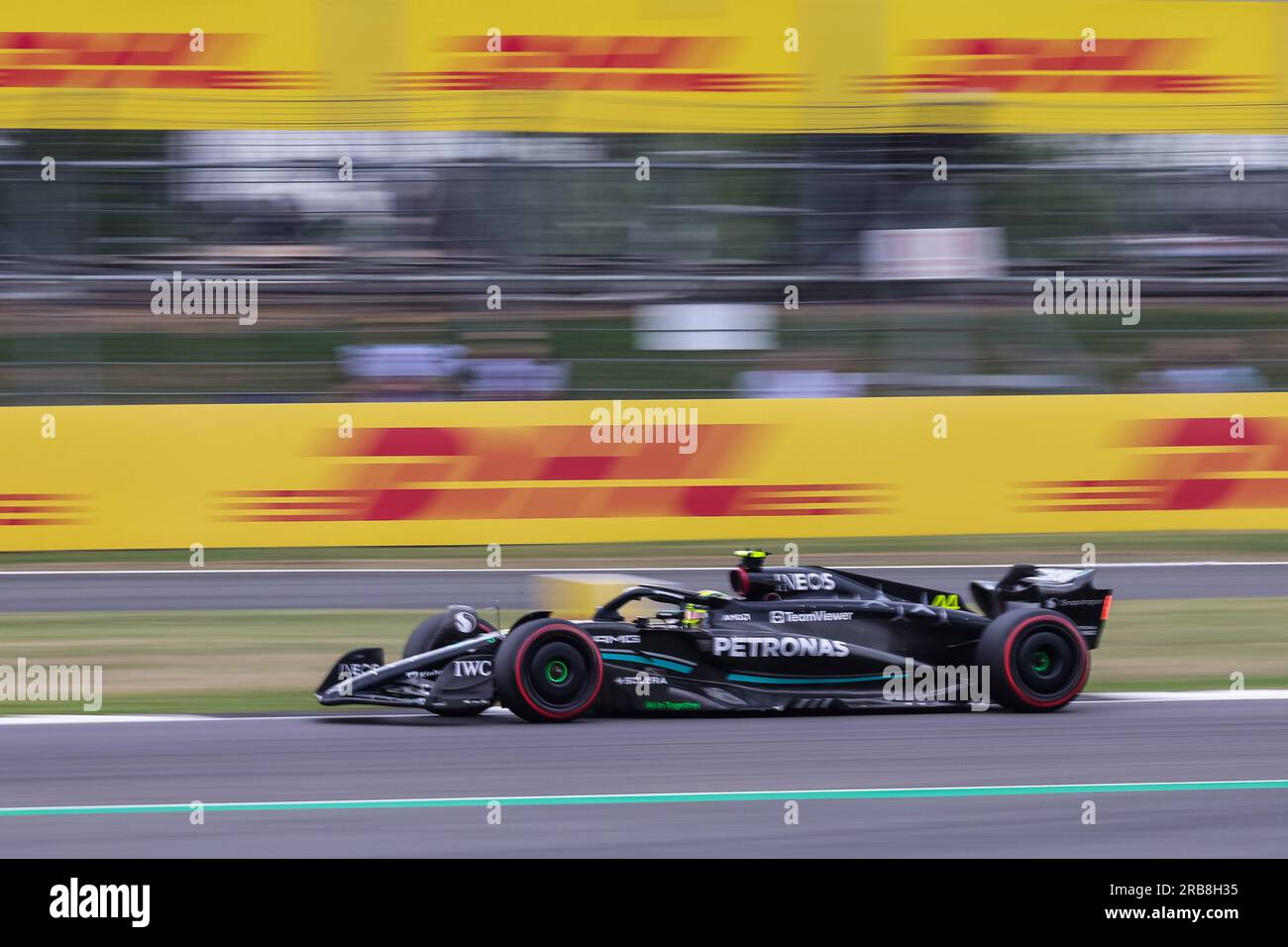 Lewis Hamilton (GBR) del Mercedes-AMG Petronas F1 Team prende parte alla sessione di Formula 1 3 (3a prova) durante la FORMULA 1 ARAMCO BRITISH GRAND PRIX 2023 sul circuito di Silverstone, Silverstone, Regno Unito il 6 luglio 2023 credito: Andrew Sumner/Alamy Live News Foto Stock