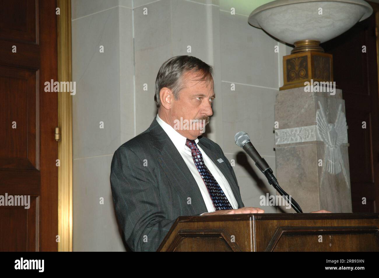 Ricevimento sponsorizzato dal Dipartimento dell'Università degli interni che segna l'apertura della mostra del Museo degli interni, "il Vietnam Veterans Memorial: America responds", con osservazioni di ospiti tra cui il fondatore del Vietnam Veterans Memorial Fund e il presidente Jan Scruggs Foto Stock