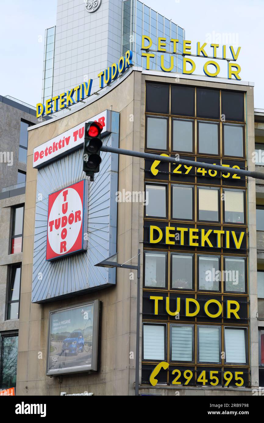Detektiv Tudor che pubblicizza Francoforte sul meno, Germania Foto Stock