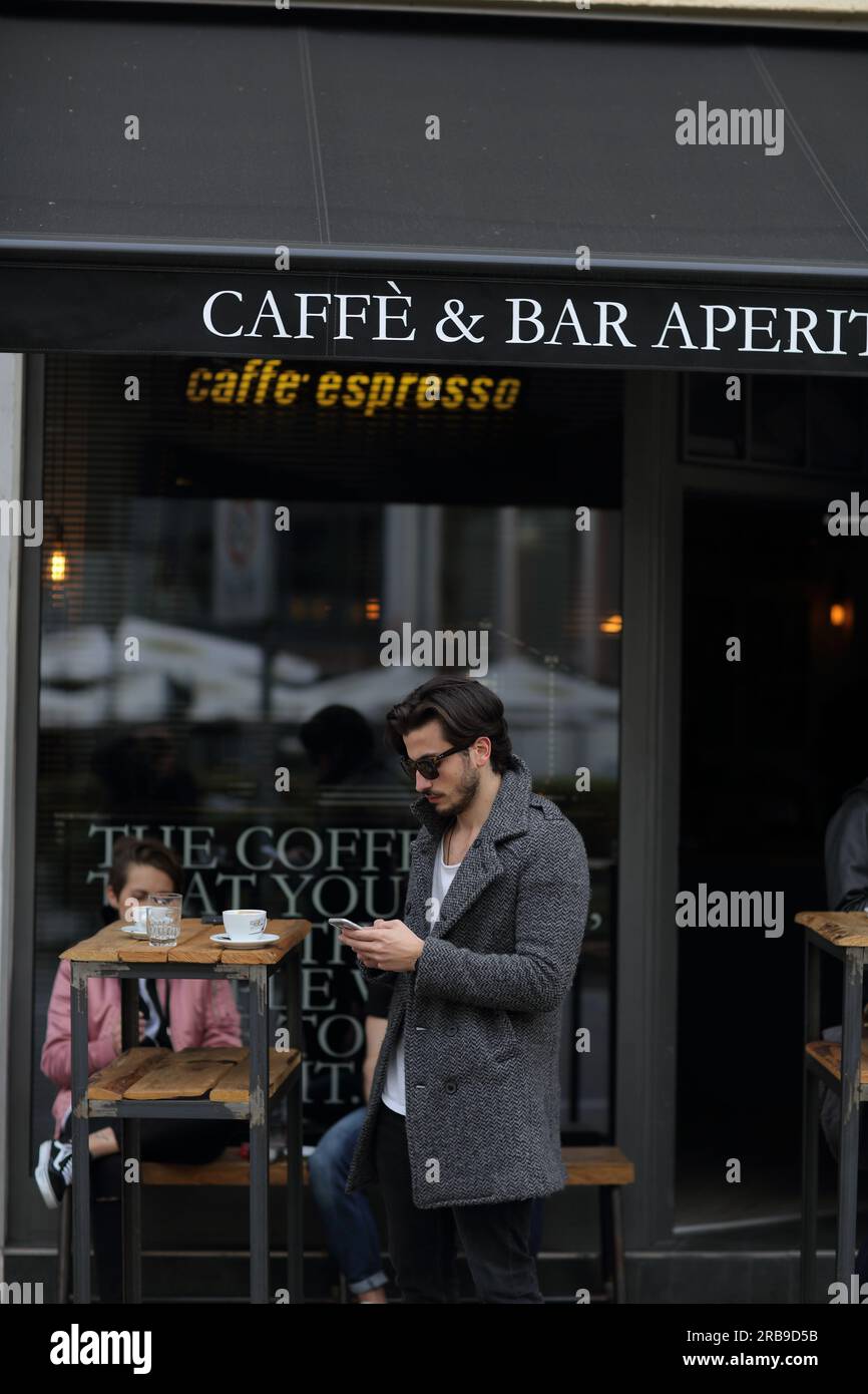Esterno Cafè & Bar aperitivo a Francoforte sul meno, Germania Foto Stock
