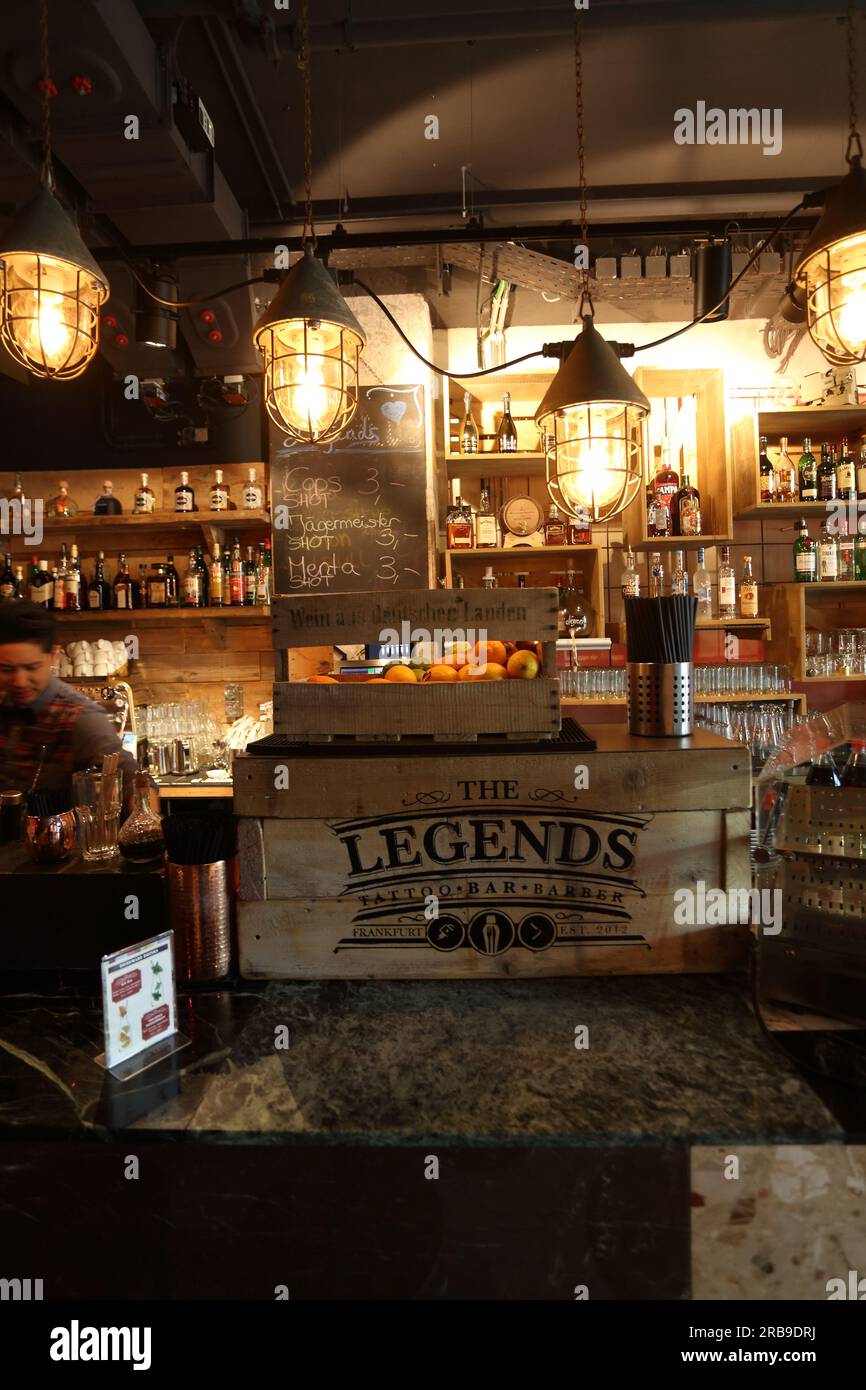 The Legends - Tattoo, Bar, Barber a Francoforte sul meno, Germania. Foto Stock