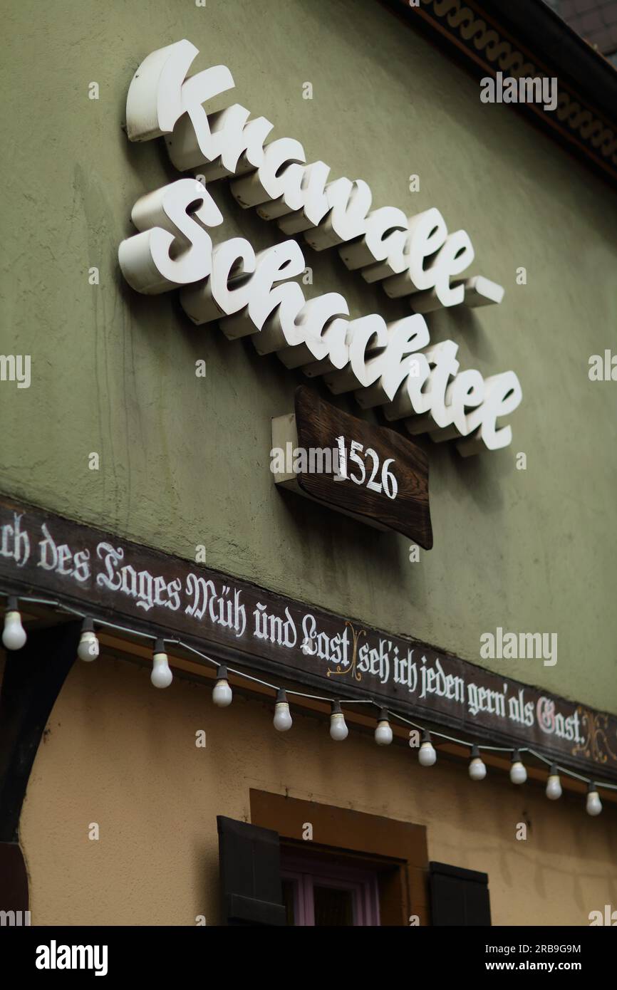 Esterno del più antico pub di Krawall Schachtel a Francoforte sul meno, Germania Foto Stock