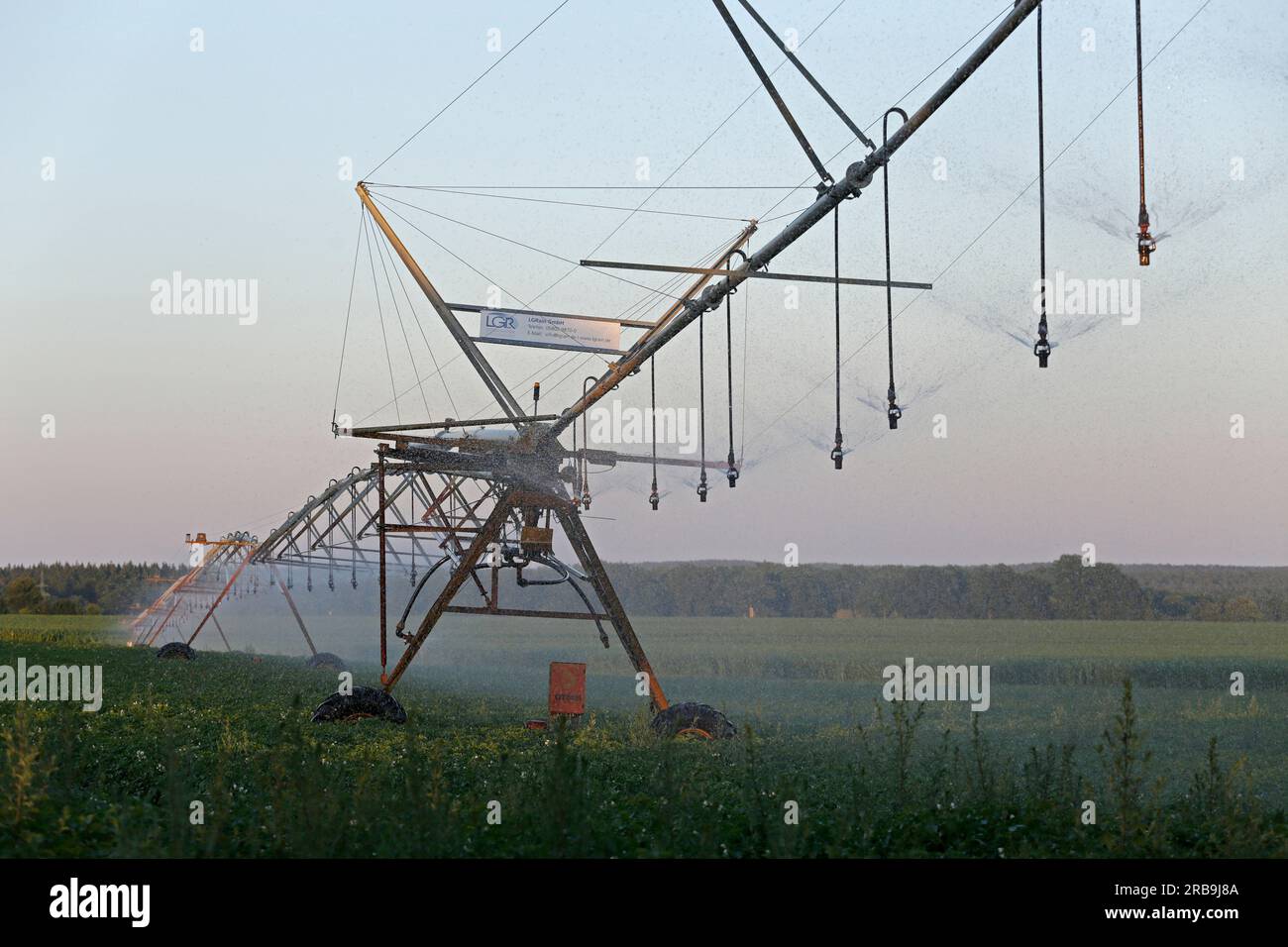 Impianto di irrigazione, giacimento di patate, Melbeck, Ilmenau, bassa Sassonia, Germania Foto Stock