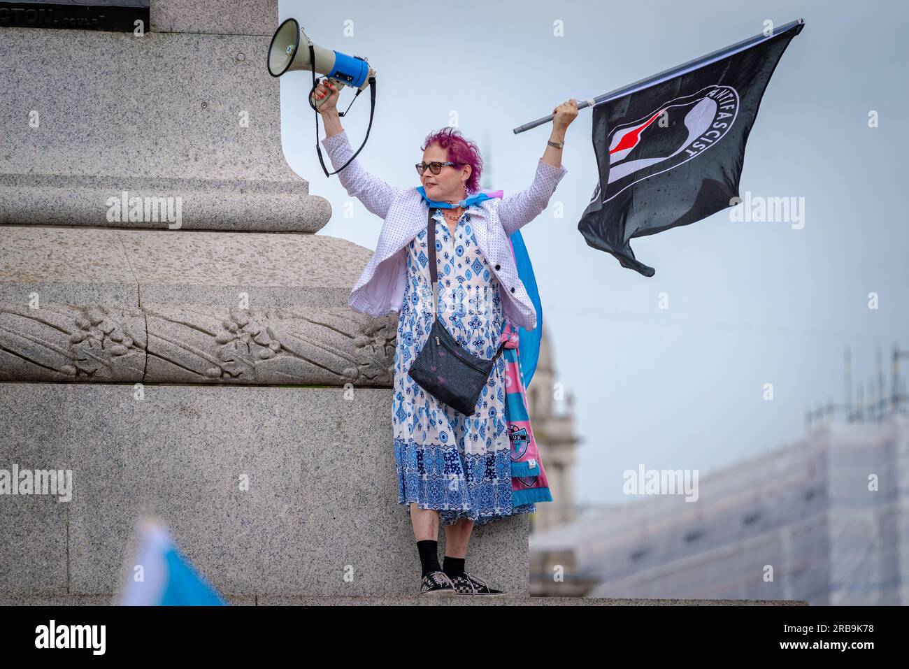 Londra, Regno Unito. 8 luglio 2023. Sarah Jane Baker, la prigioniera transgender che ha servito più a lungo nel Regno Unito, si unisce agli attivisti e ai sostenitori del Trans Pride a Trafalgar Square per un quinto anno protestando contro la transfobia e la legislazione arcaica. Crediti: Guy Corbishley/Alamy Live News Foto Stock