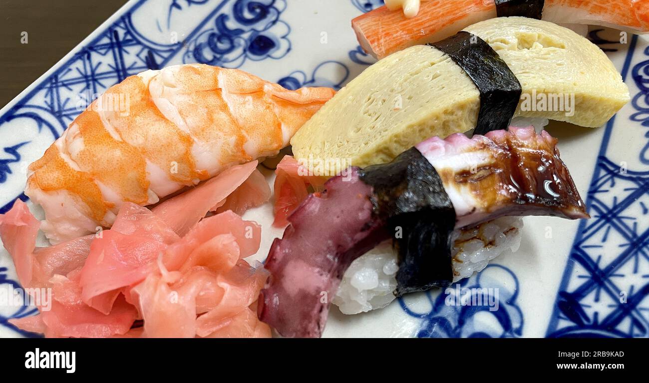 Món ăn Sushi Sashimi Nhật Bản. Cibo giapponese Foto Stock