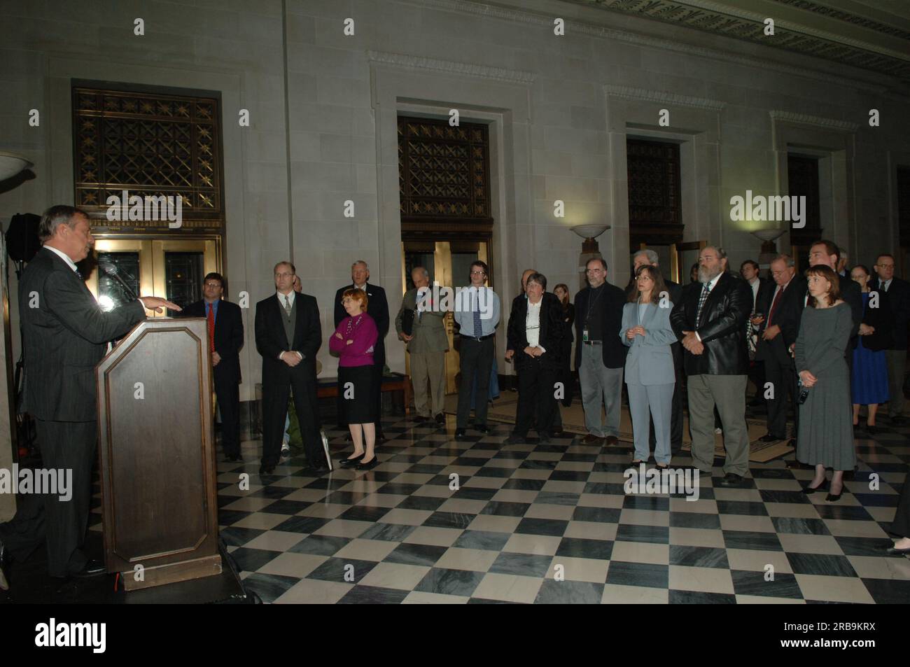 Ricevimento sponsorizzato dal Dipartimento dell'Università degli interni che segna l'apertura della mostra del Museo degli interni, "il Vietnam Veterans Memorial: America responds", con osservazioni di ospiti tra cui il fondatore del Vietnam Veterans Memorial Fund e il presidente Jan Scruggs Foto Stock