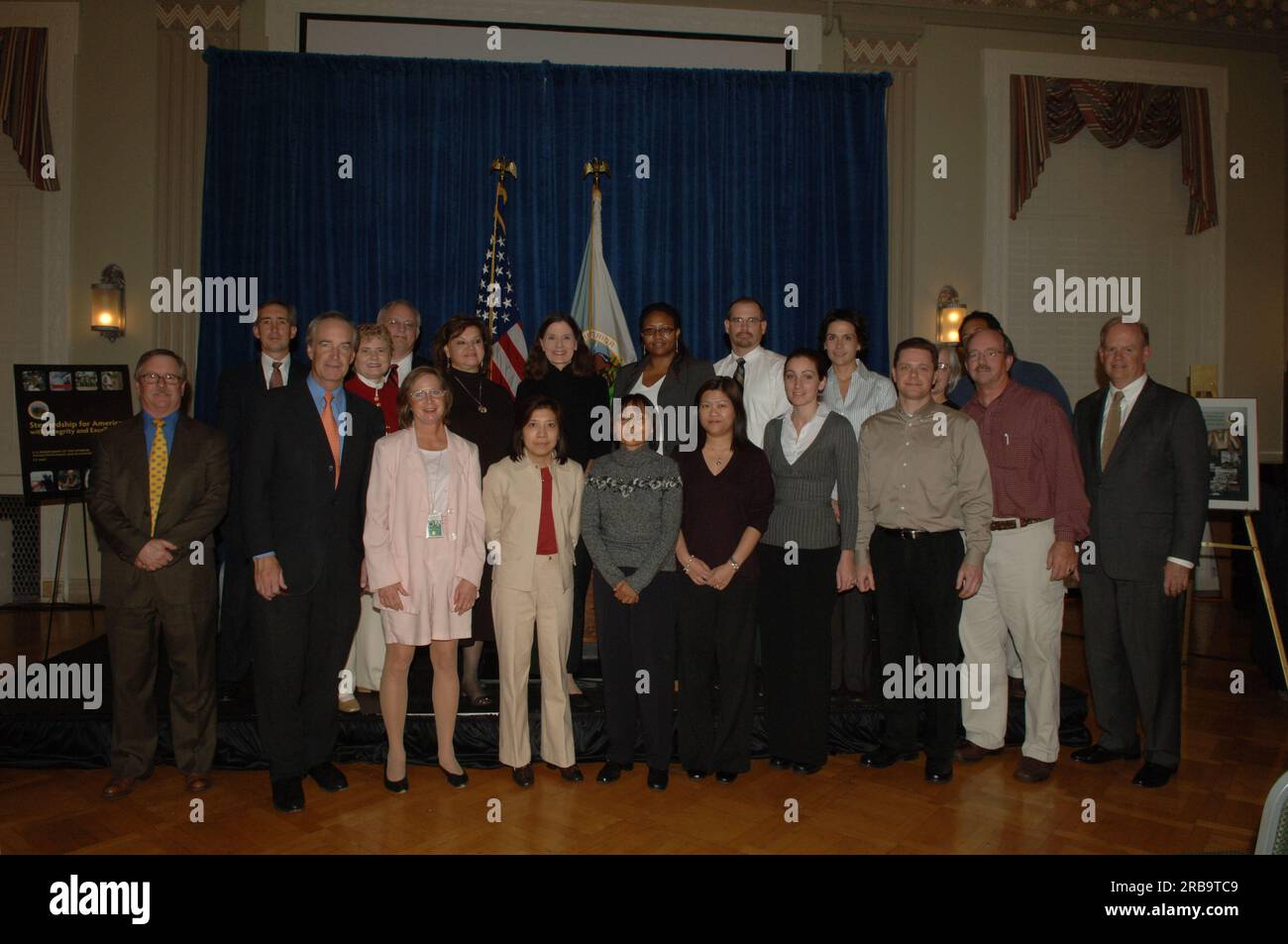 Evento che segna la pubblicazione della relazione sulle prestazioni e la responsabilità degli interni per l'esercizio fiscale 2007, con osservazioni del segretario Dirk Kempthorne, del vicesegretario P. Lynn Scarlett, del vicesegretario associato James Cason e di altri alti funzionari Foto Stock
