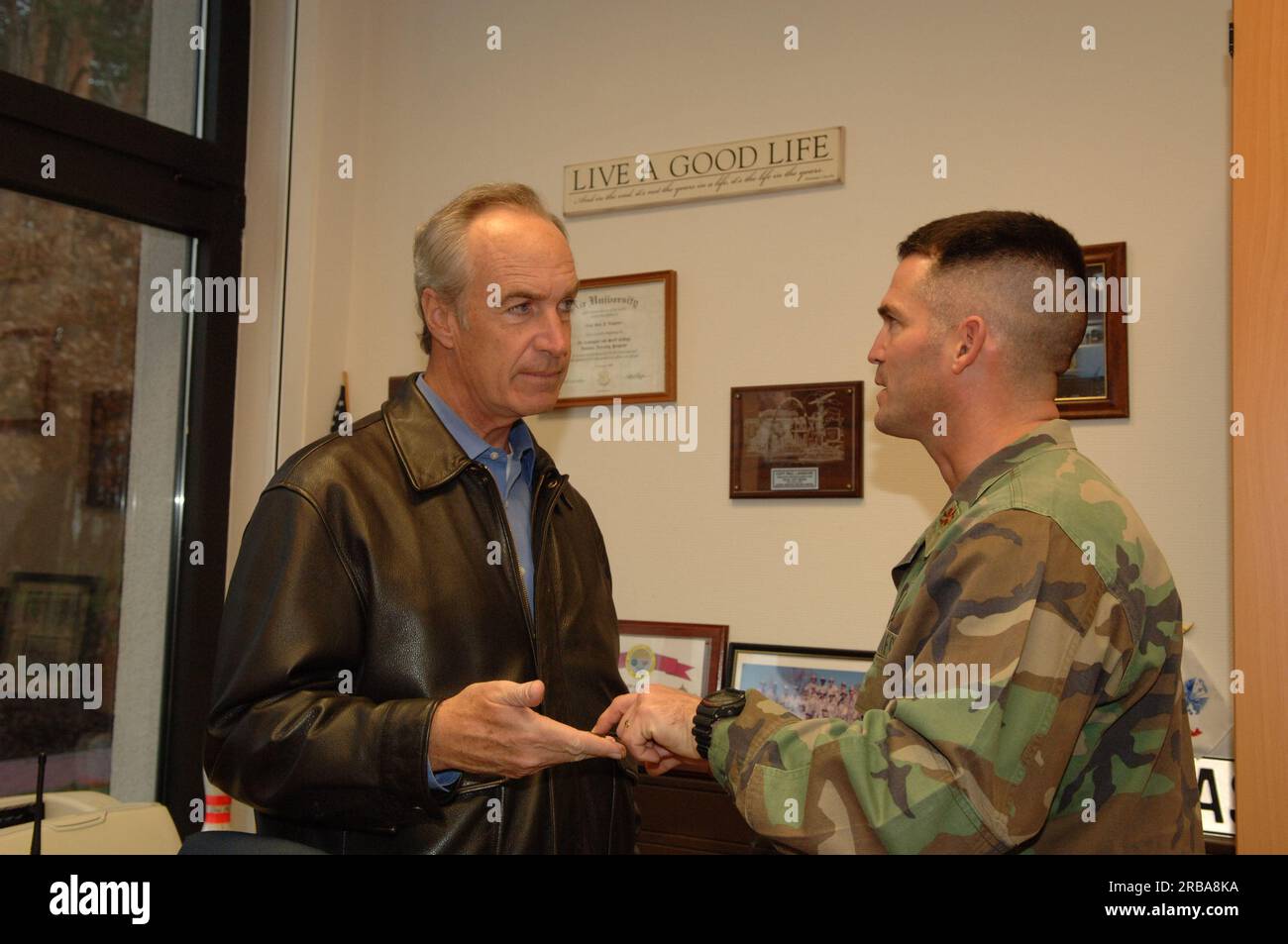 Visita del segretario Dirk Kempthorne negli Stati Uniti Base aerea Ramstein dell'Aeronautica militare, Ramstein, Germania Foto Stock