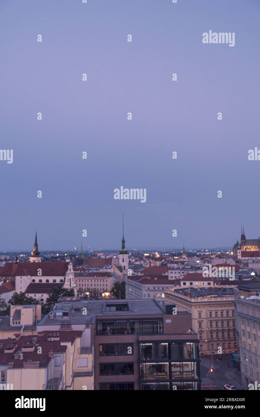 Brno al tramonto. Paesaggio al tramonto nella Repubblica Ceca vicino a Brno. Foto Stock