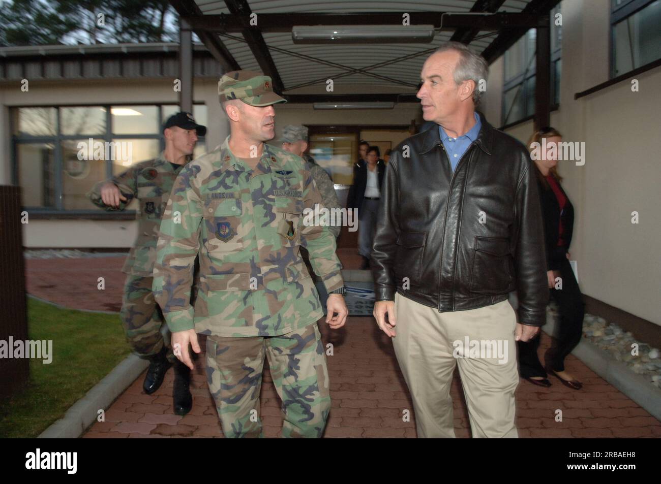 Visita del segretario Dirk Kempthorne negli Stati Uniti Base aerea Ramstein dell'Aeronautica militare, Ramstein, Germania Foto Stock