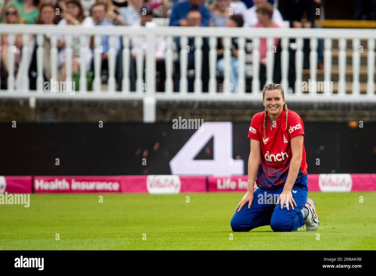 Londra, Regno Unito. 8 luglio 2023. Lauren Bell (Inghilterra) durante la terza partita Vitality IT20 della serie Womens Ashes del 2023 tra Inghilterra e Australia al Lords Cricket Ground di Londra. (Liam Asman/SPP) credito: SPP Sport Press Photo. /Alamy Live News Foto Stock