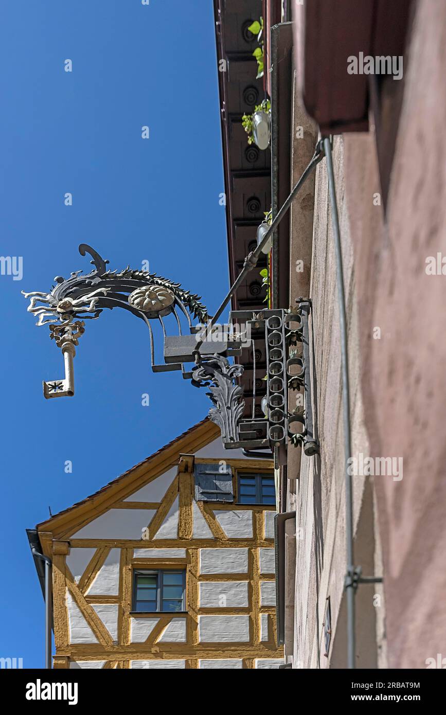 Piatto di naso storico di un produttore di chiavi, Weissgerbergasse 24, Norimberga, Franconia media, Baviera, Germania Foto Stock